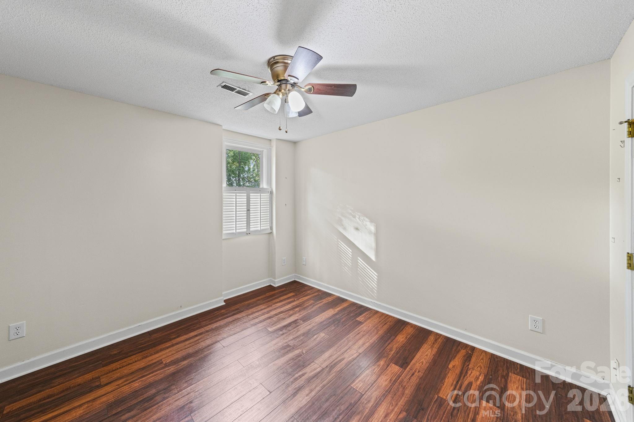 200 Maple Court Property Photo 23
