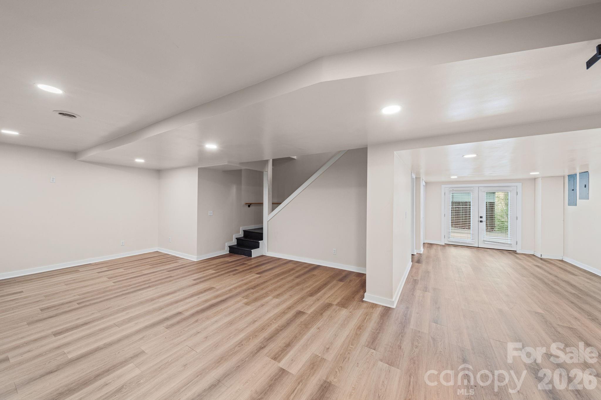 200 Maple Court Property Photo 30