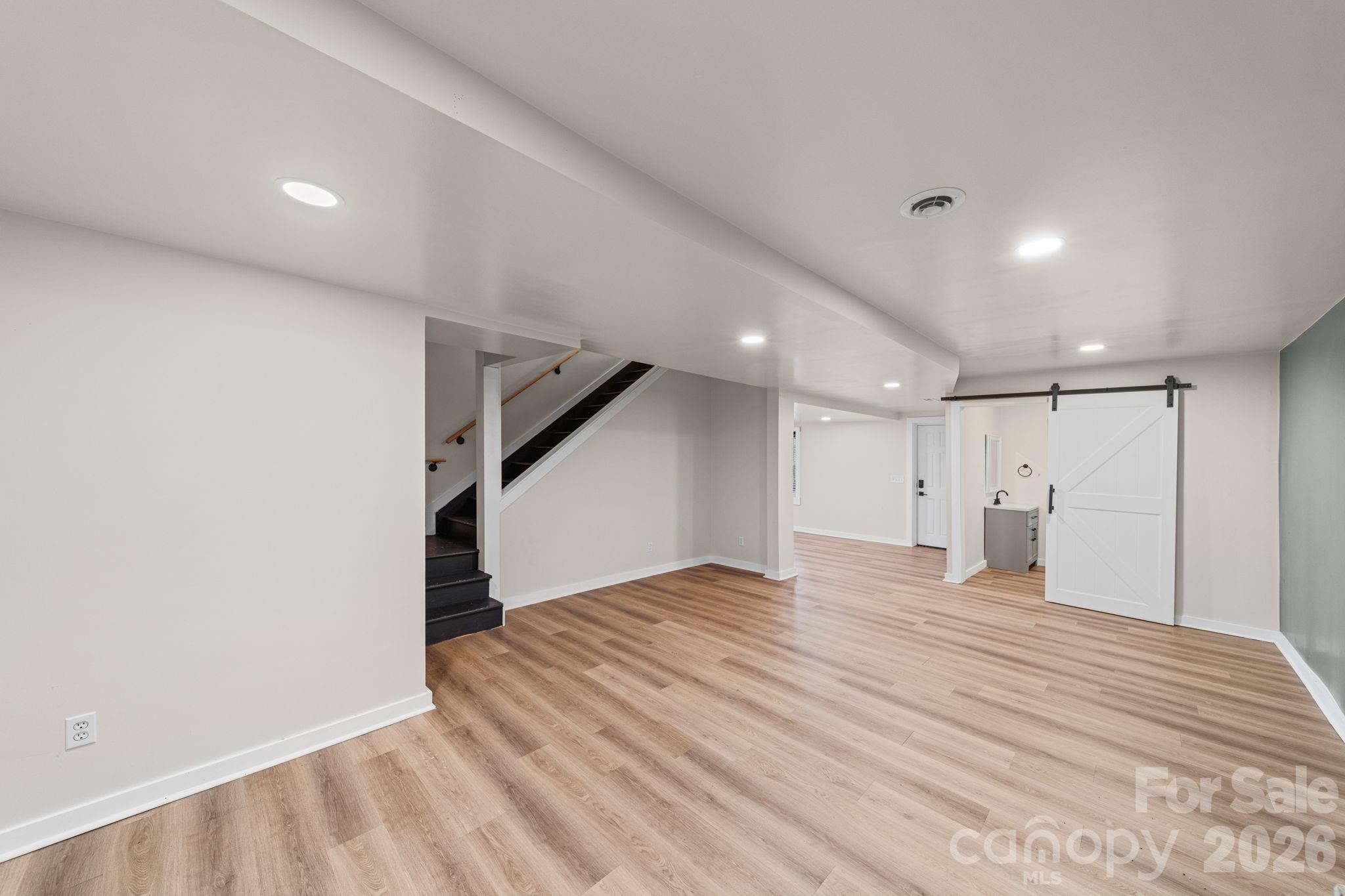 200 Maple Court Property Photo 32