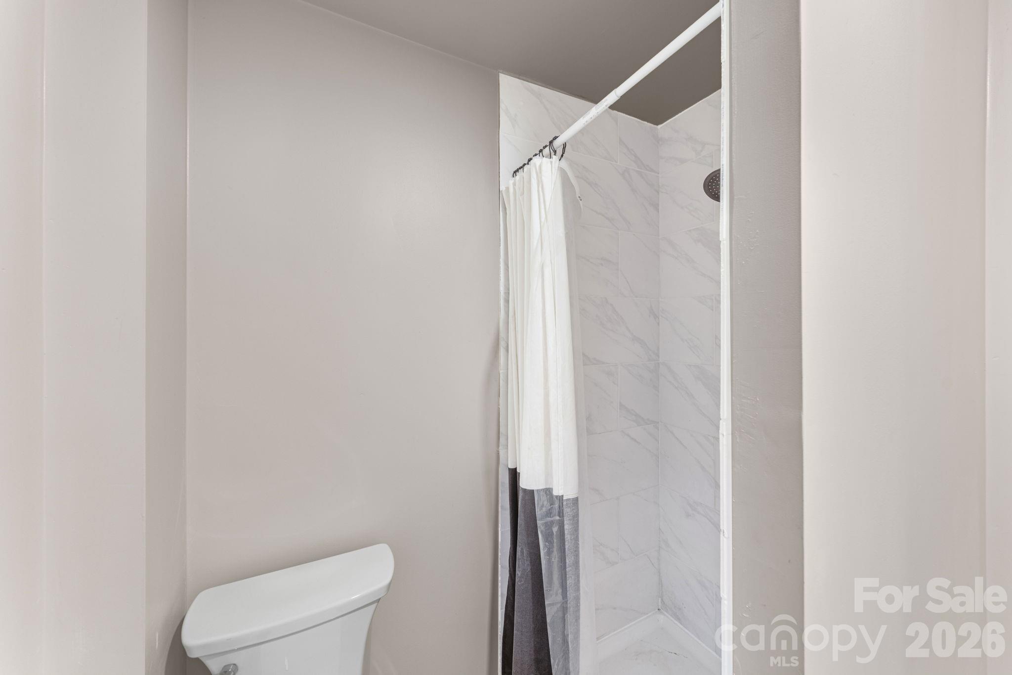 200 Maple Court Property Photo 34
