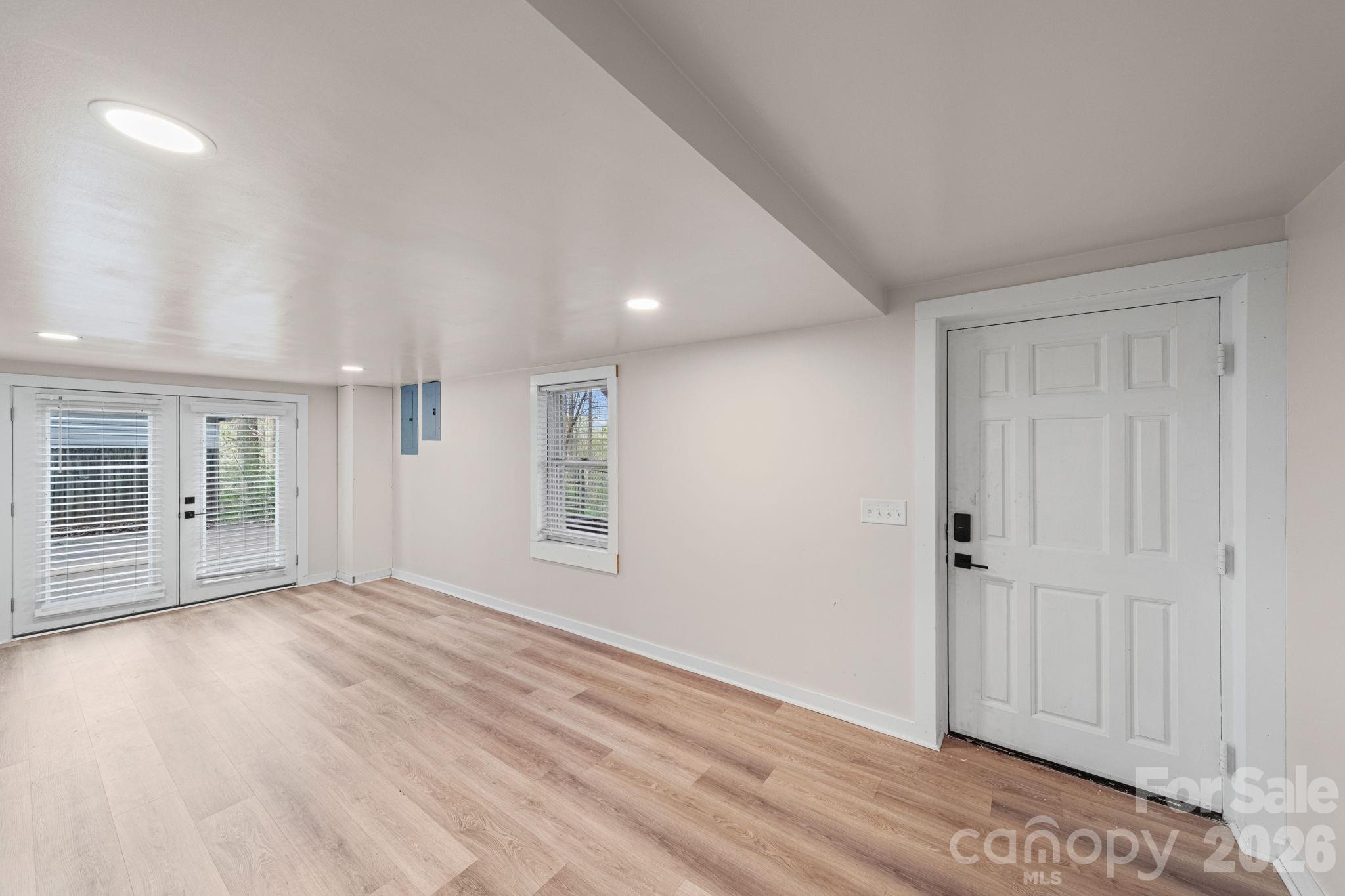 200 Maple Court Property Photo 35