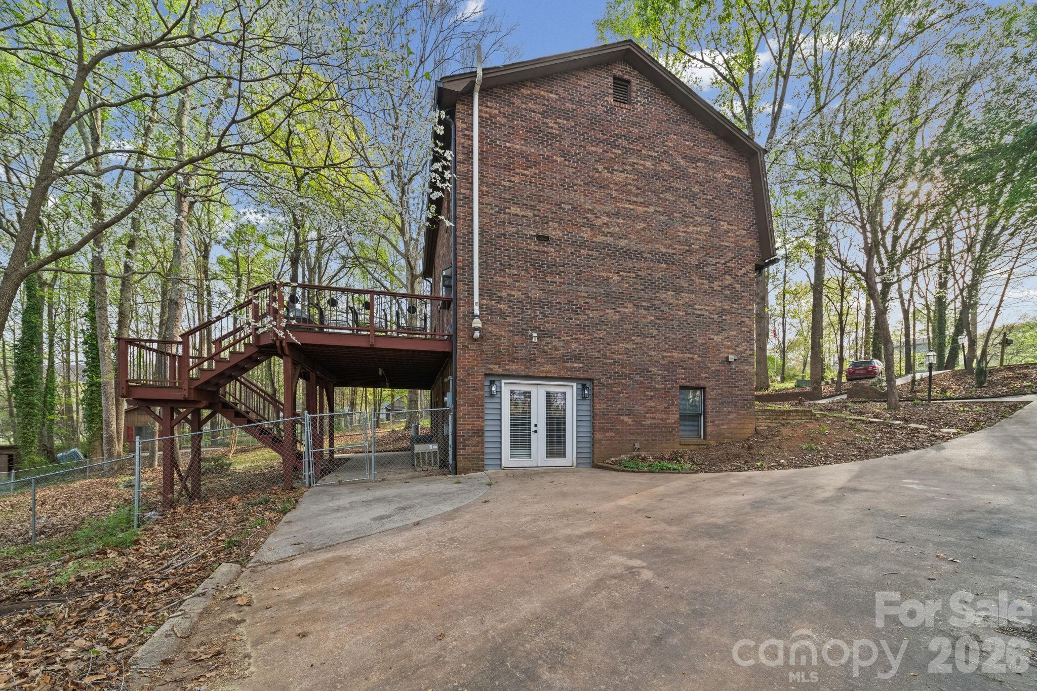 200 Maple Court Property Photo 46
