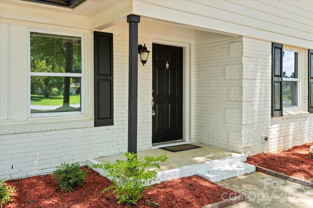 8006 Hemby Wood Drive Property Photo 3