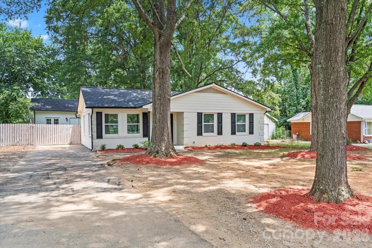 8006 Hemby Wood Drive Property Photo 4