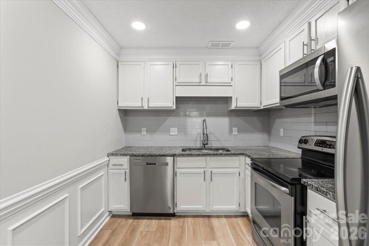 8006 Hemby Wood Drive Property Photo 12