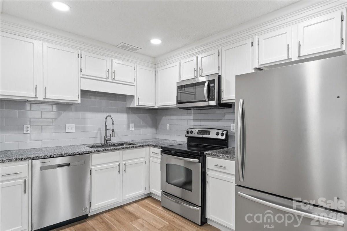 8006 Hemby Wood Drive Property Photo 14