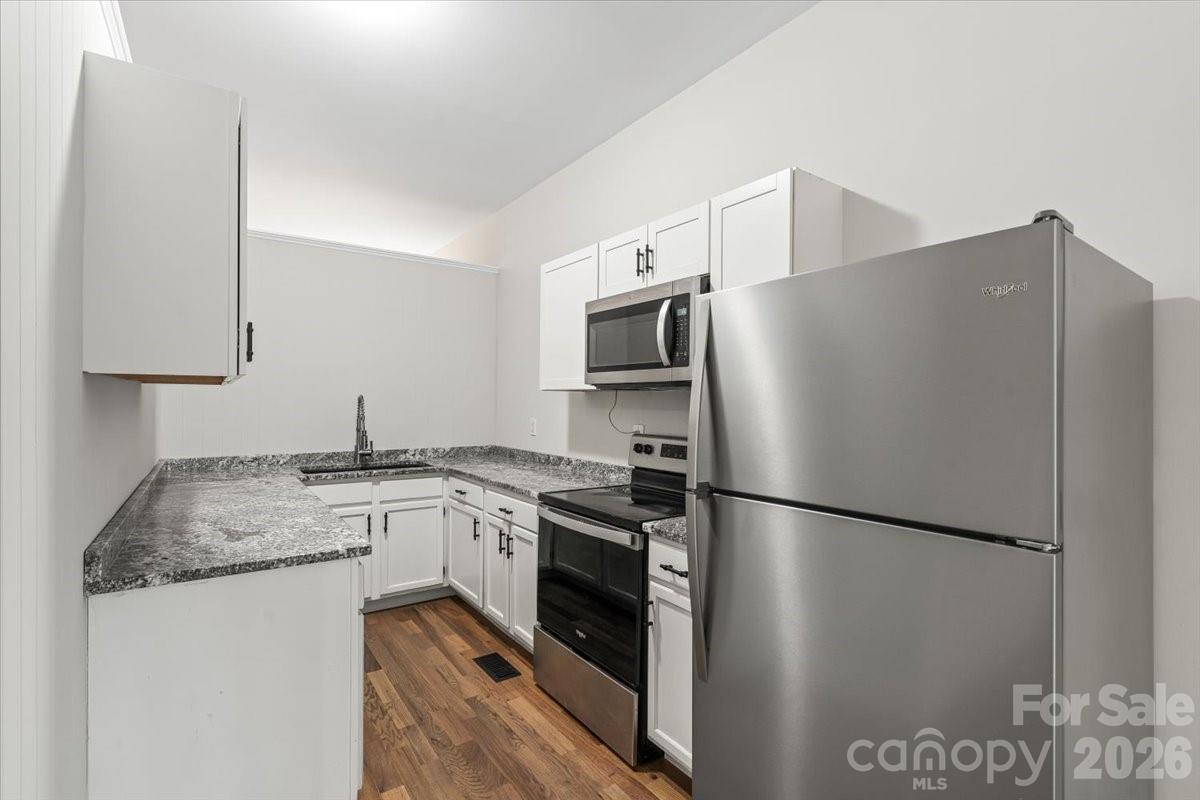 8006 Hemby Wood Drive Property Photo 27