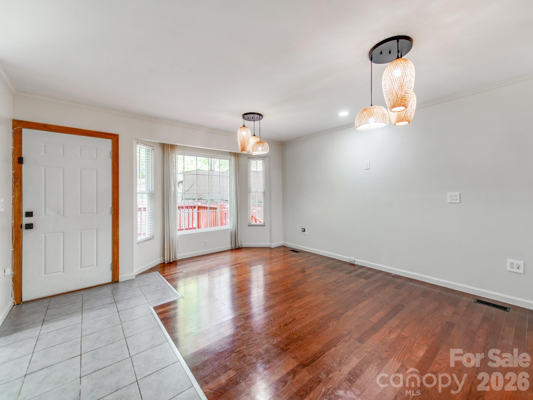 7575 Tanglewood Drive Property Photo 4
