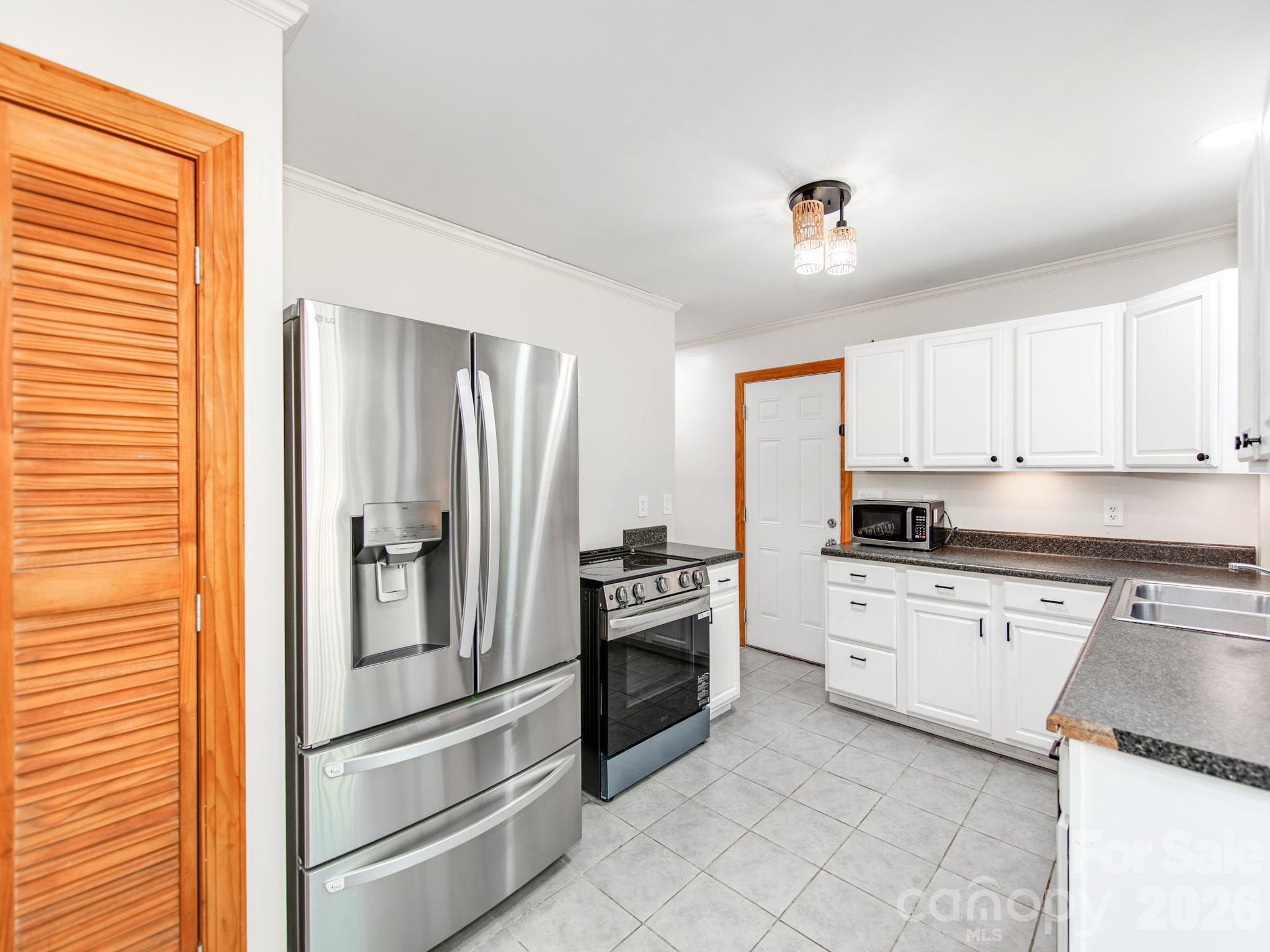7575 Tanglewood Drive Property Photo 12