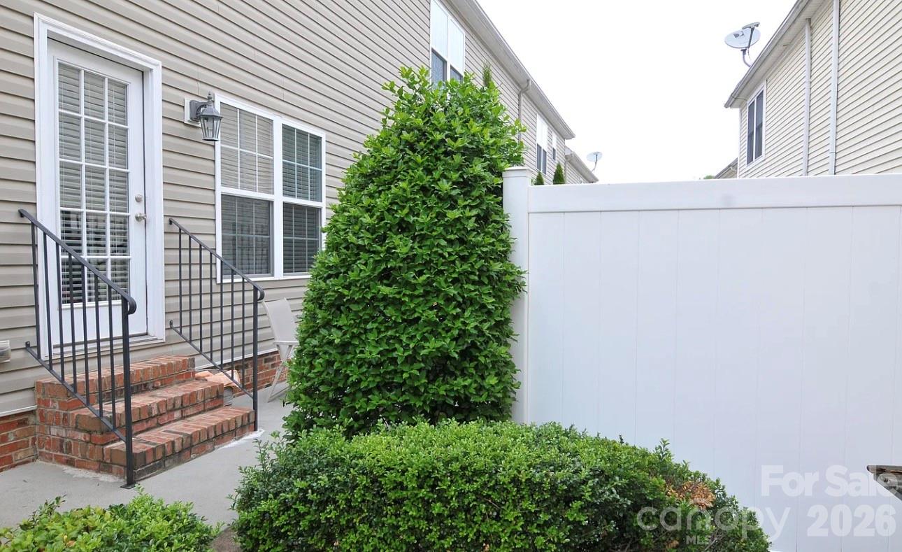 6918 Misty Pine Lane Property Photo 4