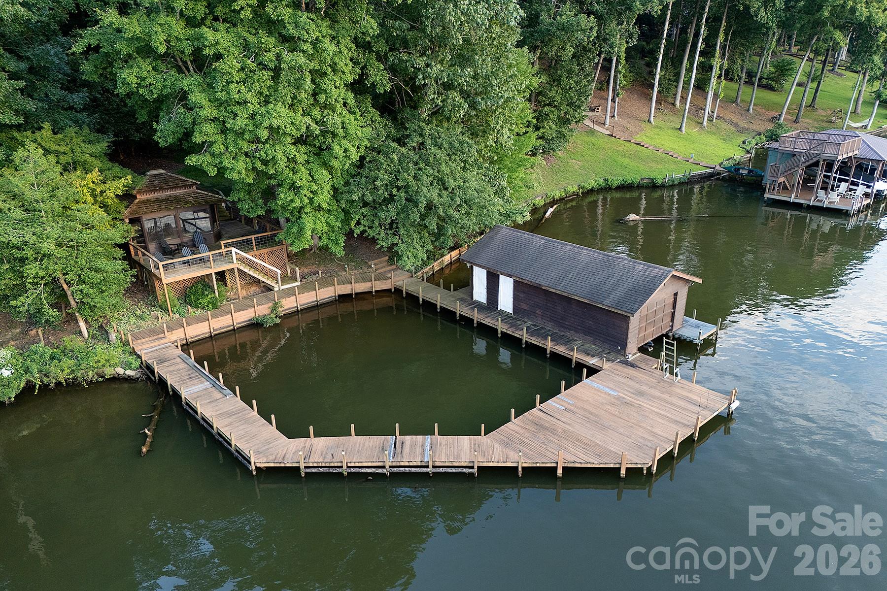 221 Malabar Drive Property Photo 5