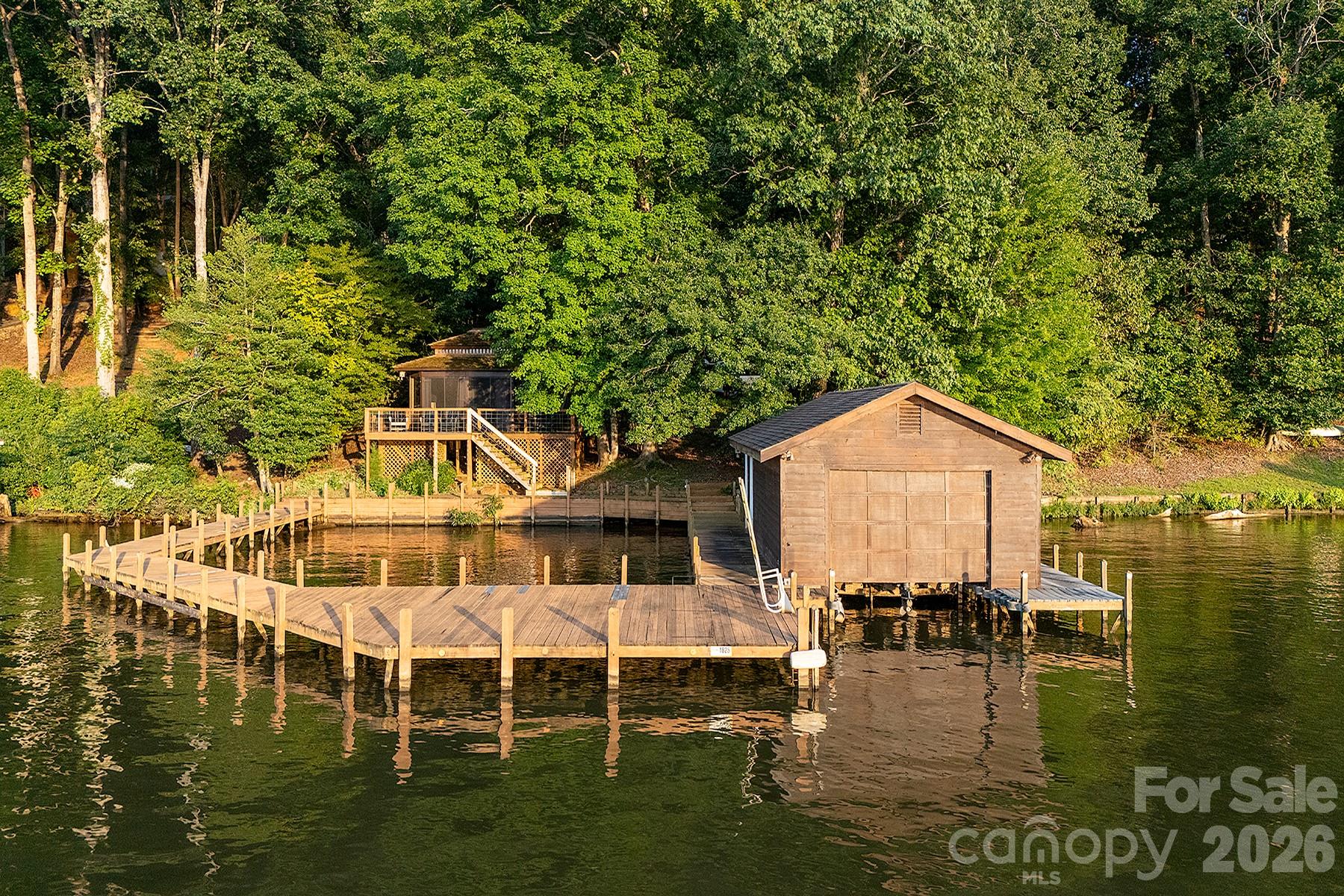 221 Malabar Drive Property Photo 6