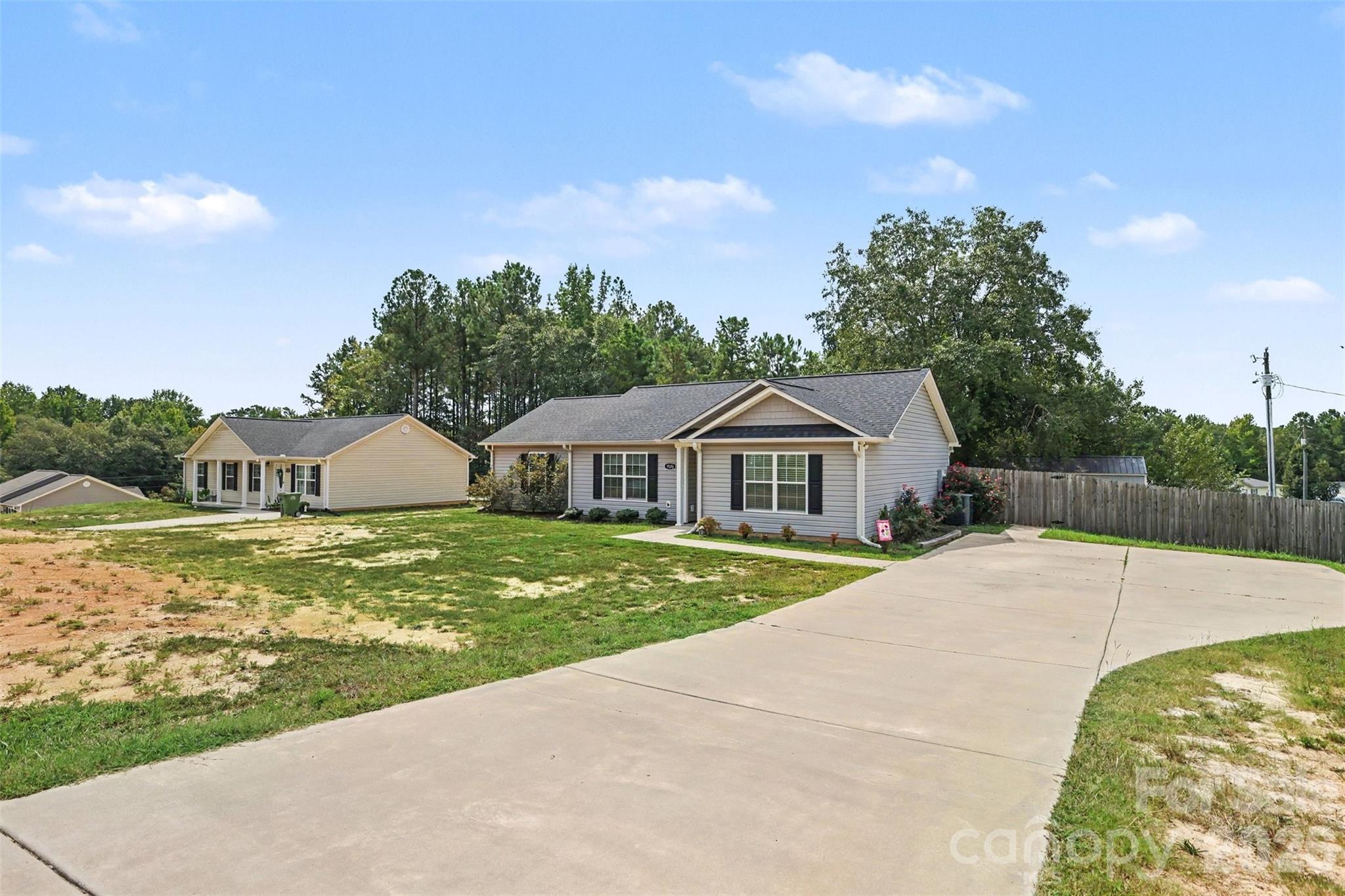 1505 Foxbrook Circle Property Photo 5