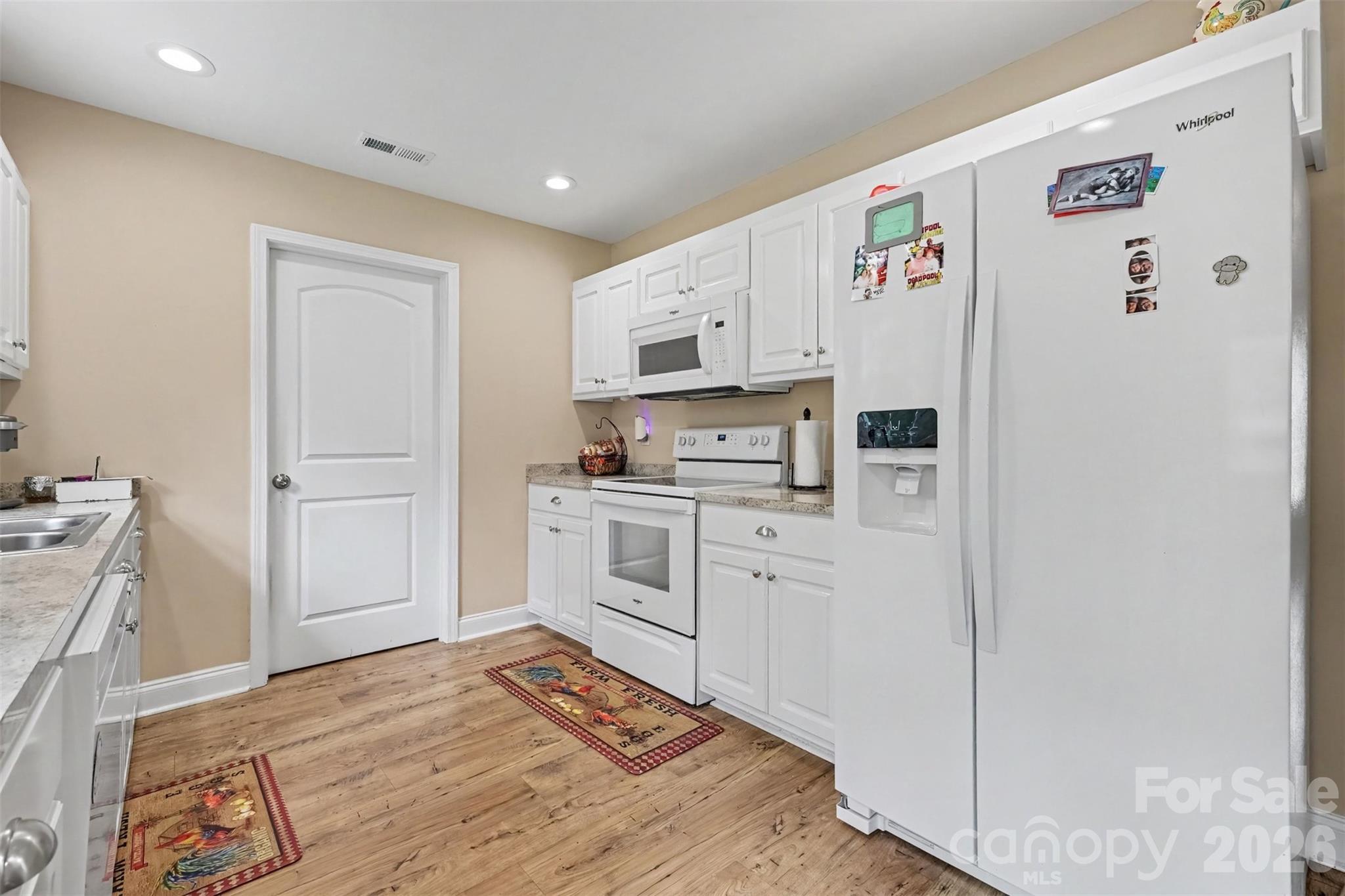1505 Foxbrook Circle Property Photo 9