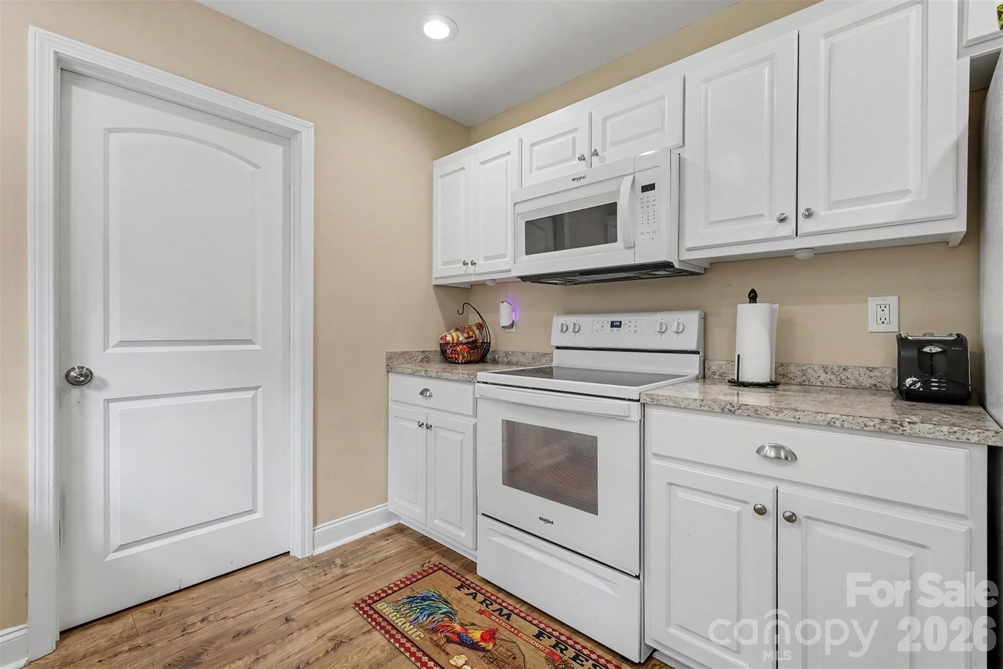 1505 Foxbrook Circle Property Photo 10