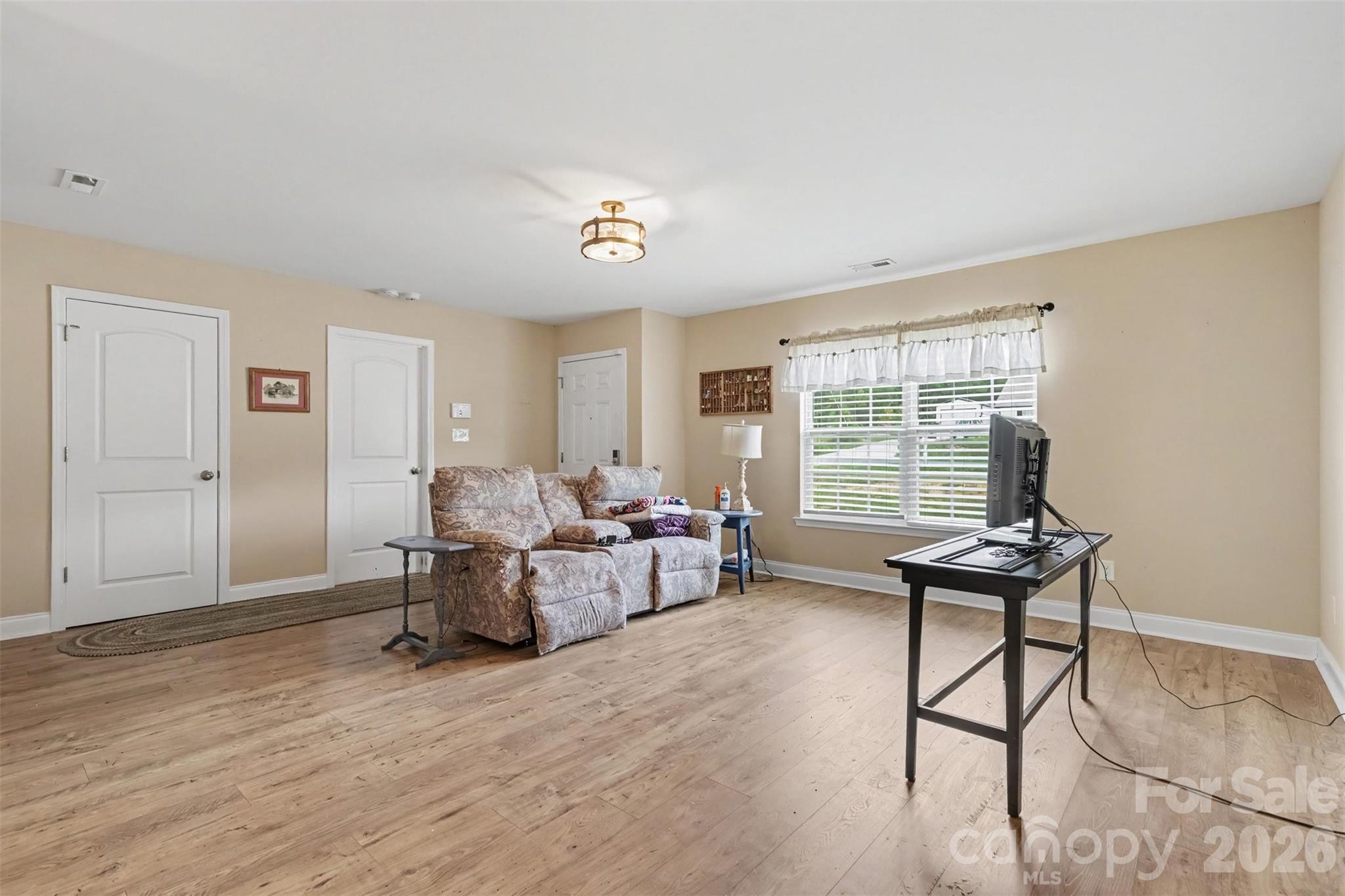 1505 Foxbrook Circle Property Photo 11