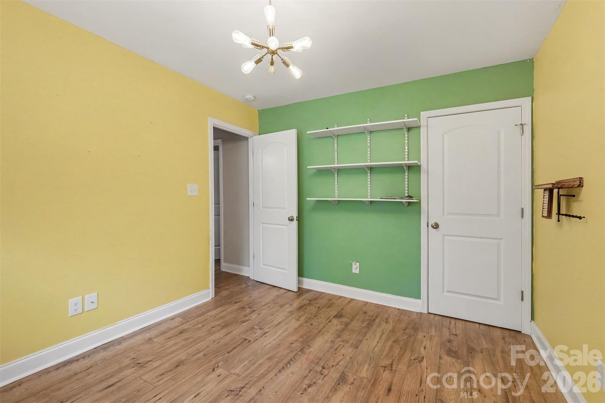 1505 Foxbrook Circle Property Photo 14