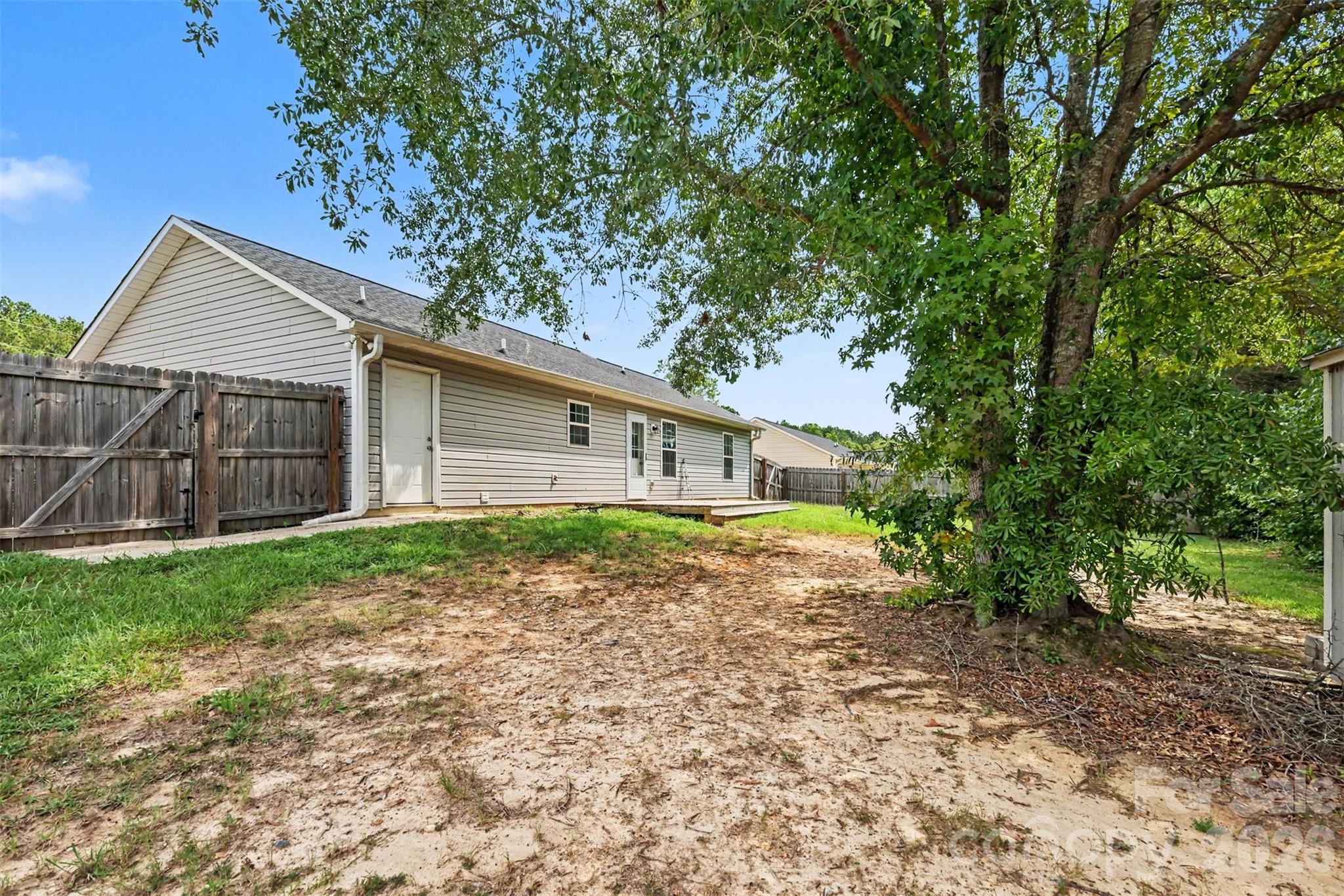 1505 Foxbrook Circle Property Photo 24