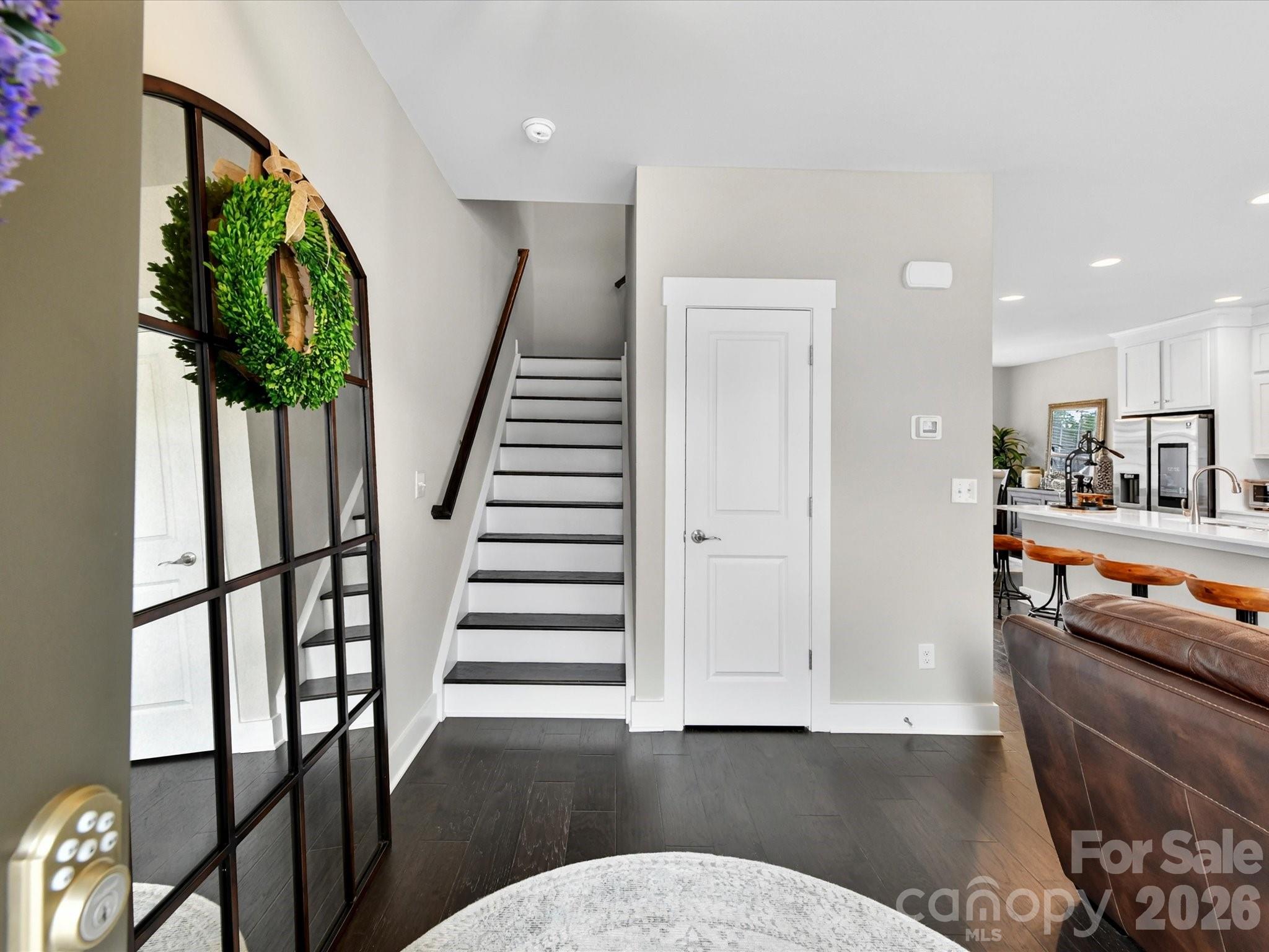 546 Amalfi Drive Property Photo 6