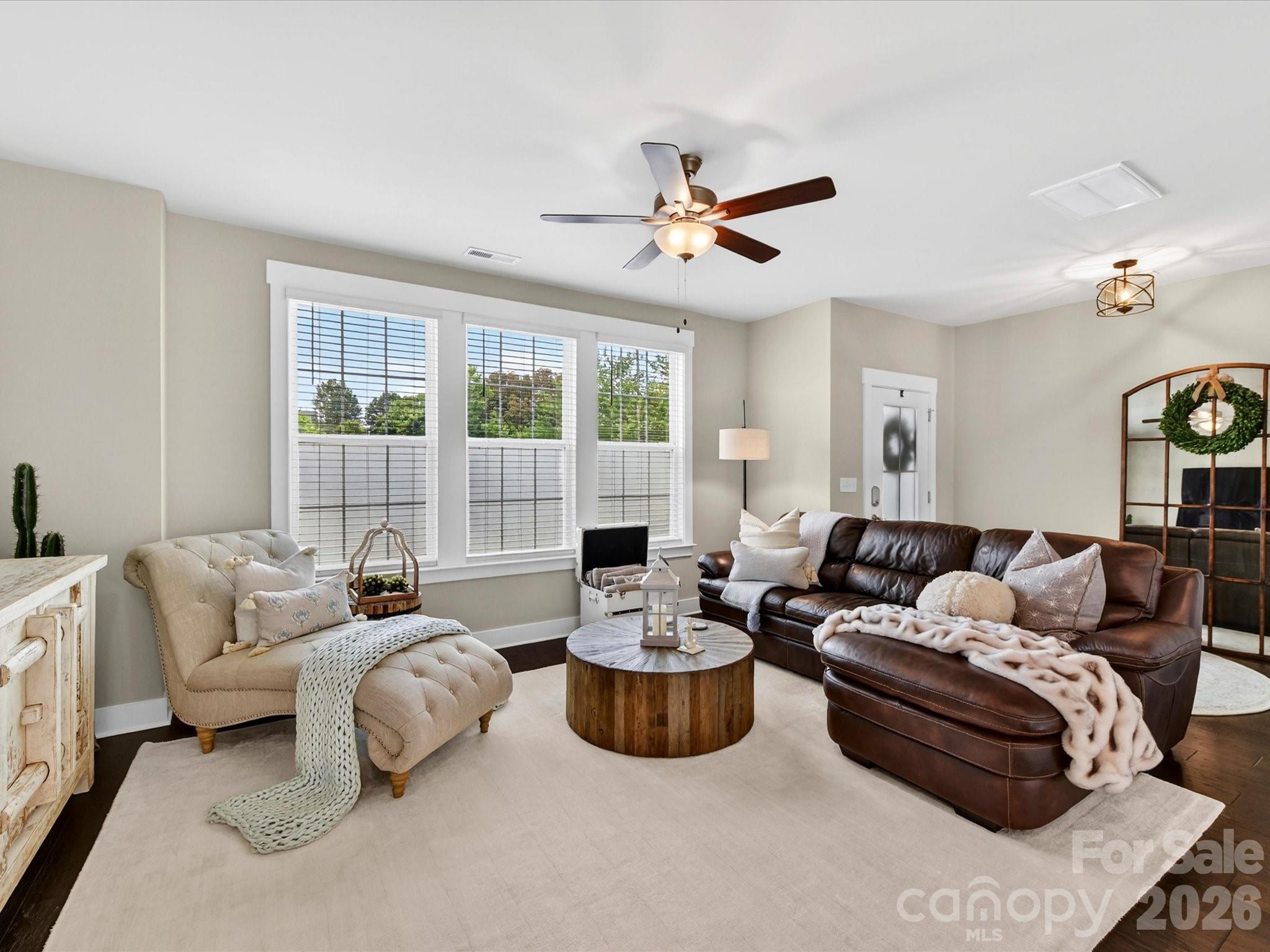 546 Amalfi Drive Property Photo 7