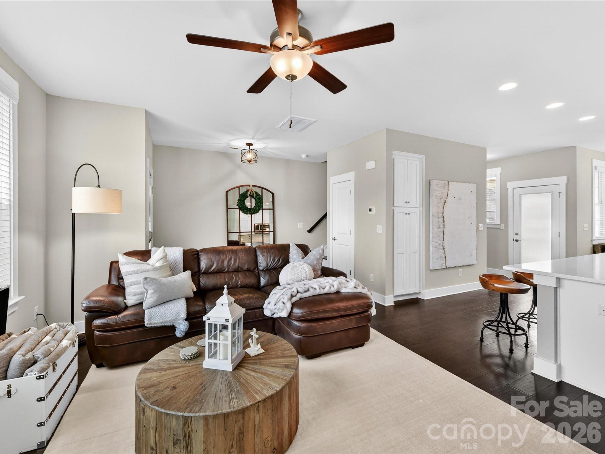546 Amalfi Drive Property Photo 8