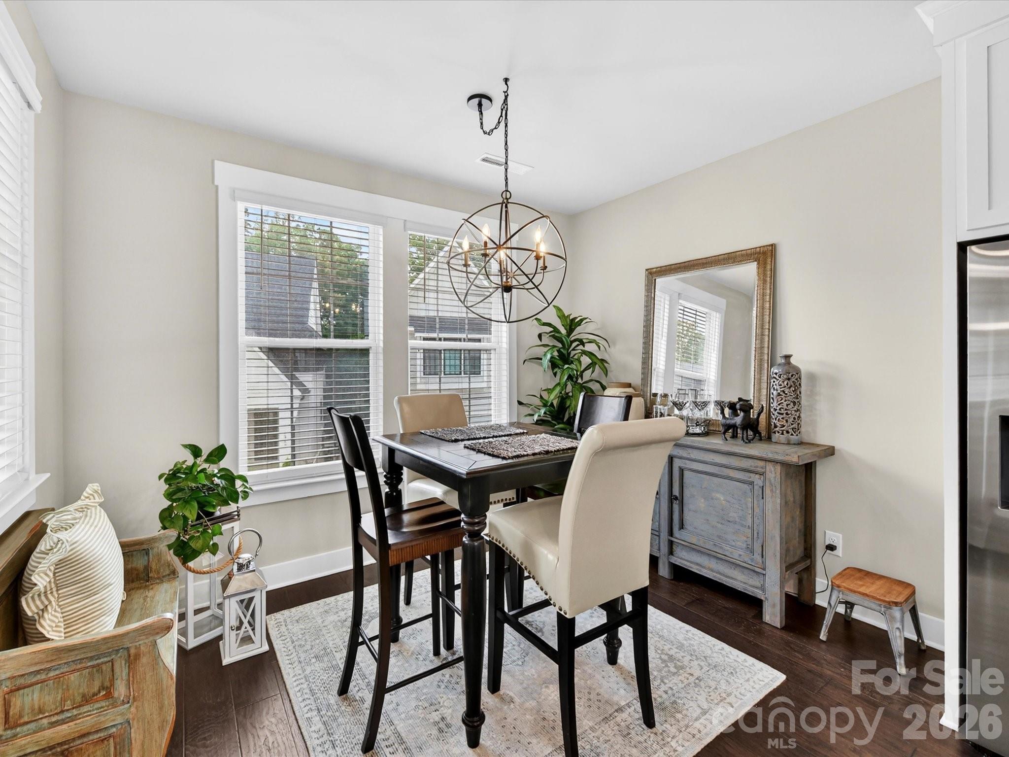 546 Amalfi Drive Property Photo 11