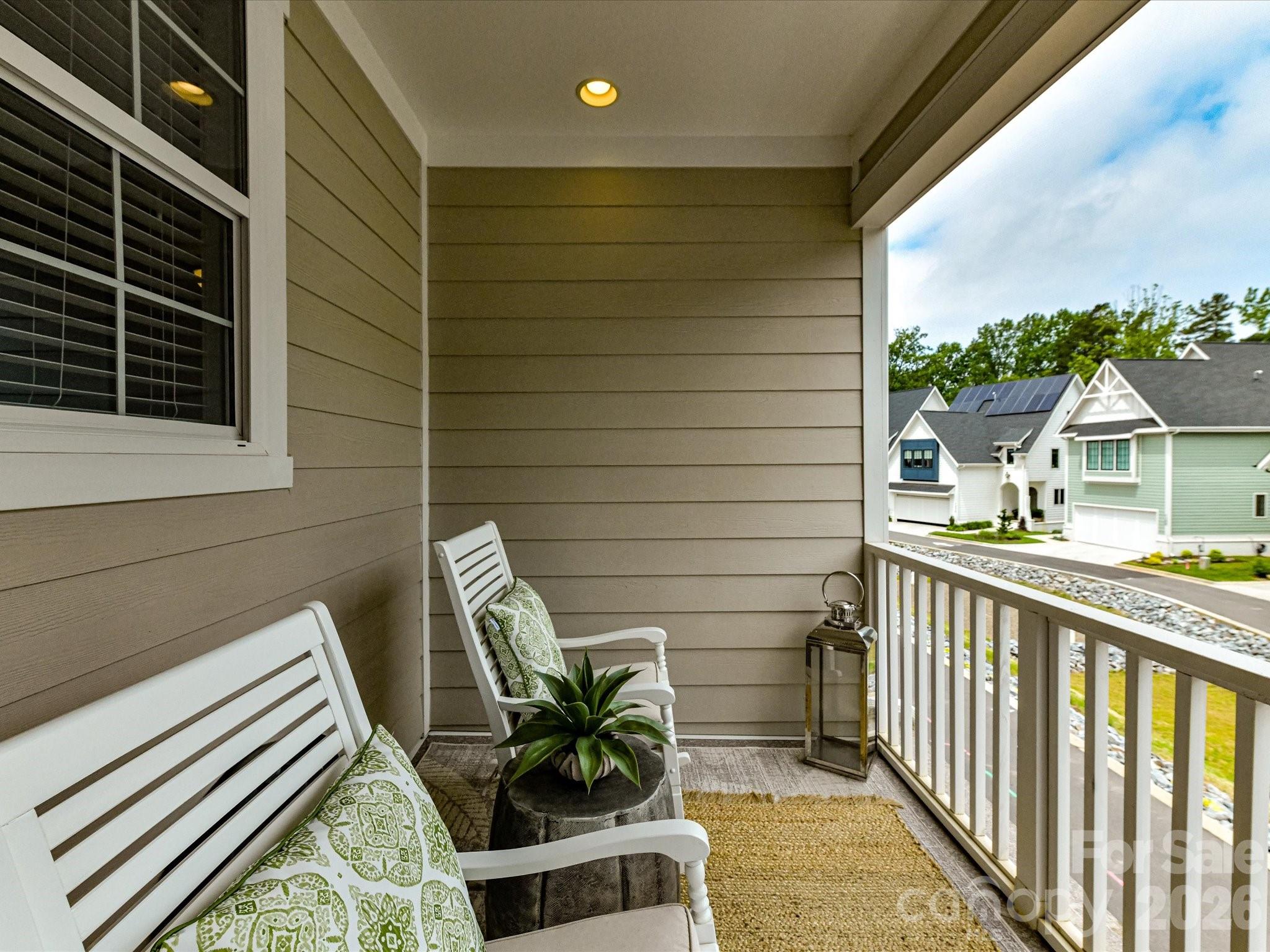 546 Amalfi Drive Property Photo 14