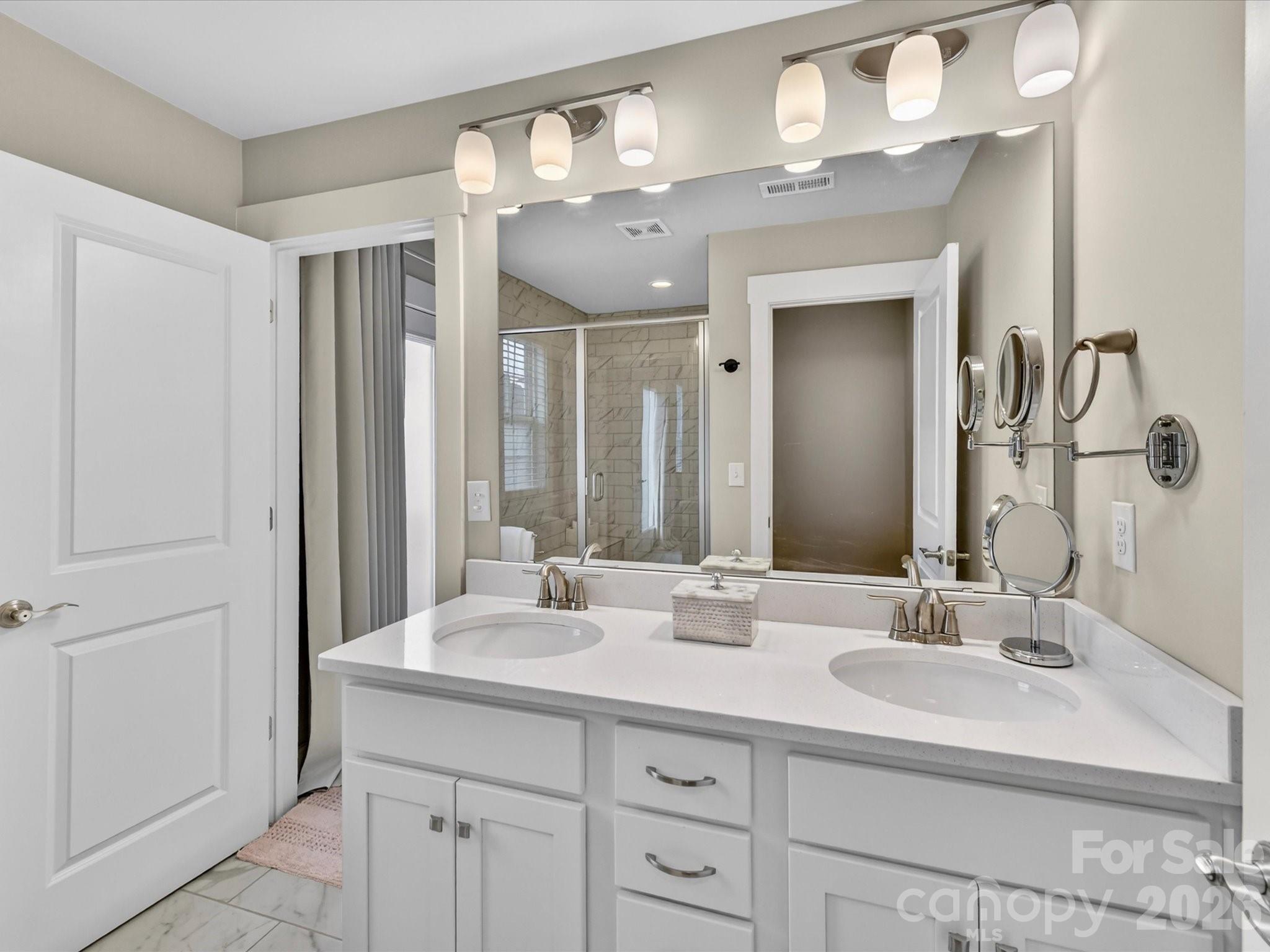 546 Amalfi Drive Property Photo 21