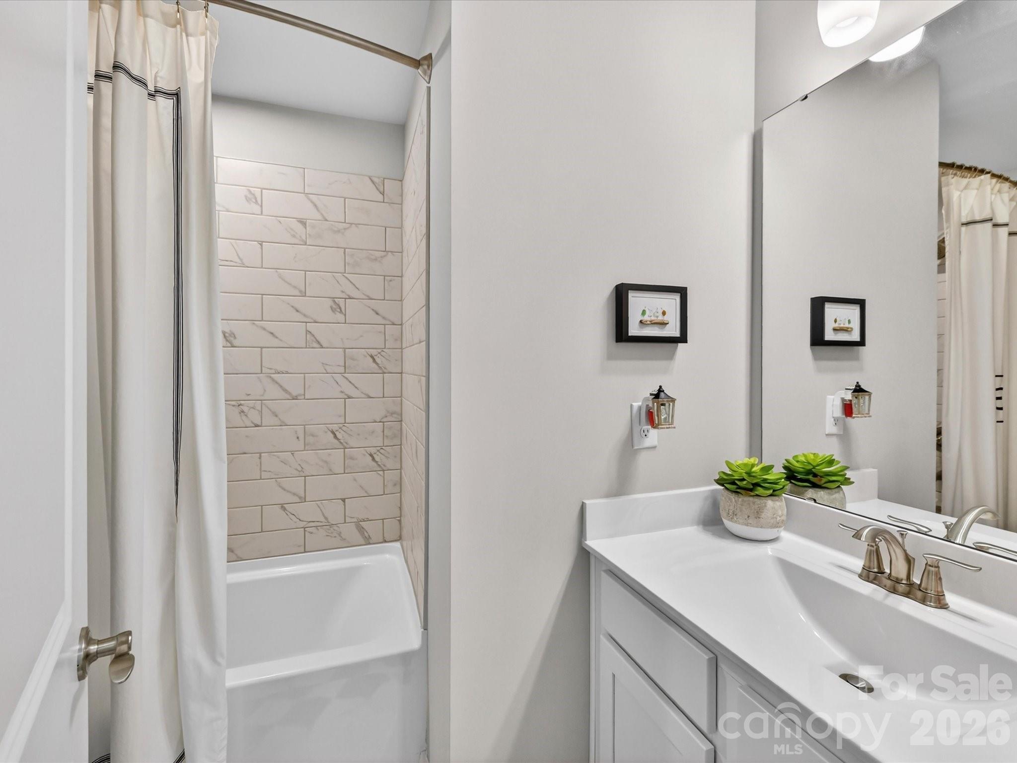 546 Amalfi Drive Property Photo 25