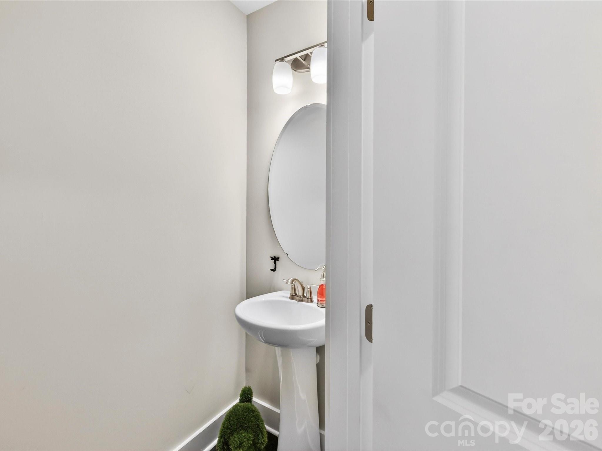 546 Amalfi Drive Property Photo 29