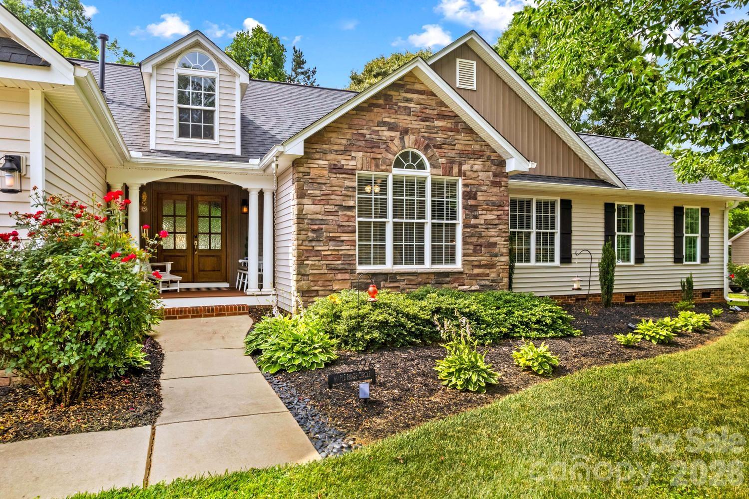 596 Maple Ridge Circle Property Photo 1
