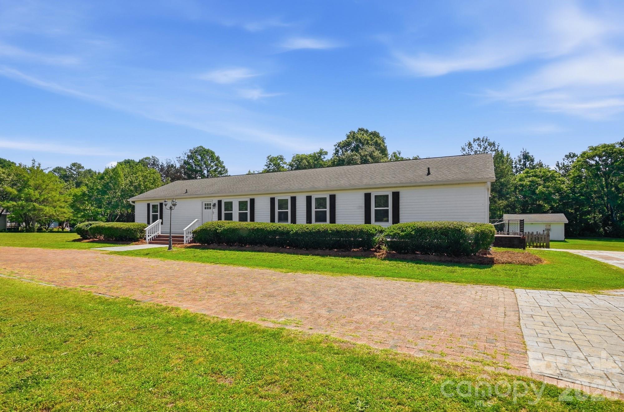 288 Farris Road Property Photo 2