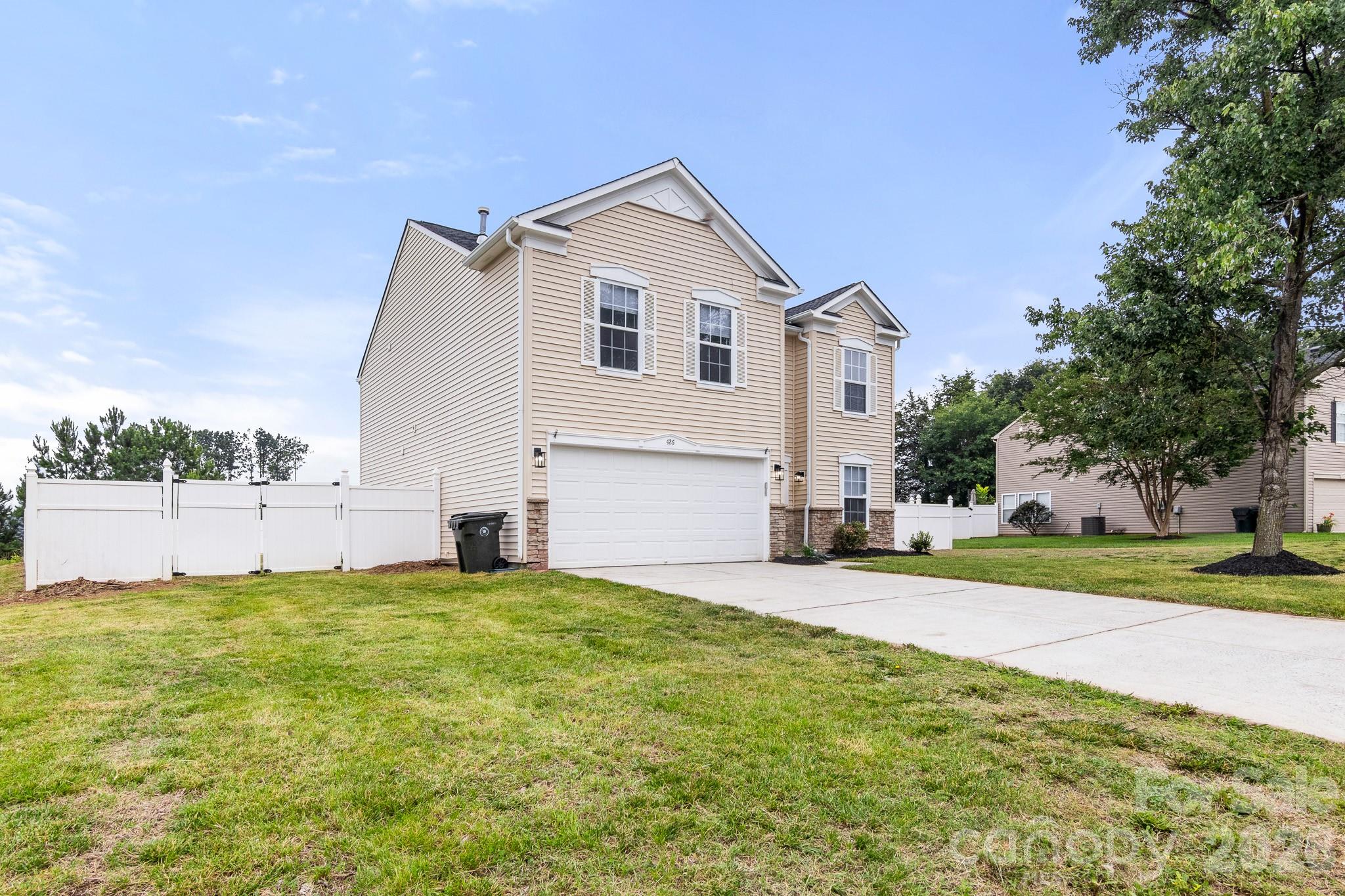 426 Brookhollow Drive Property Photo 3