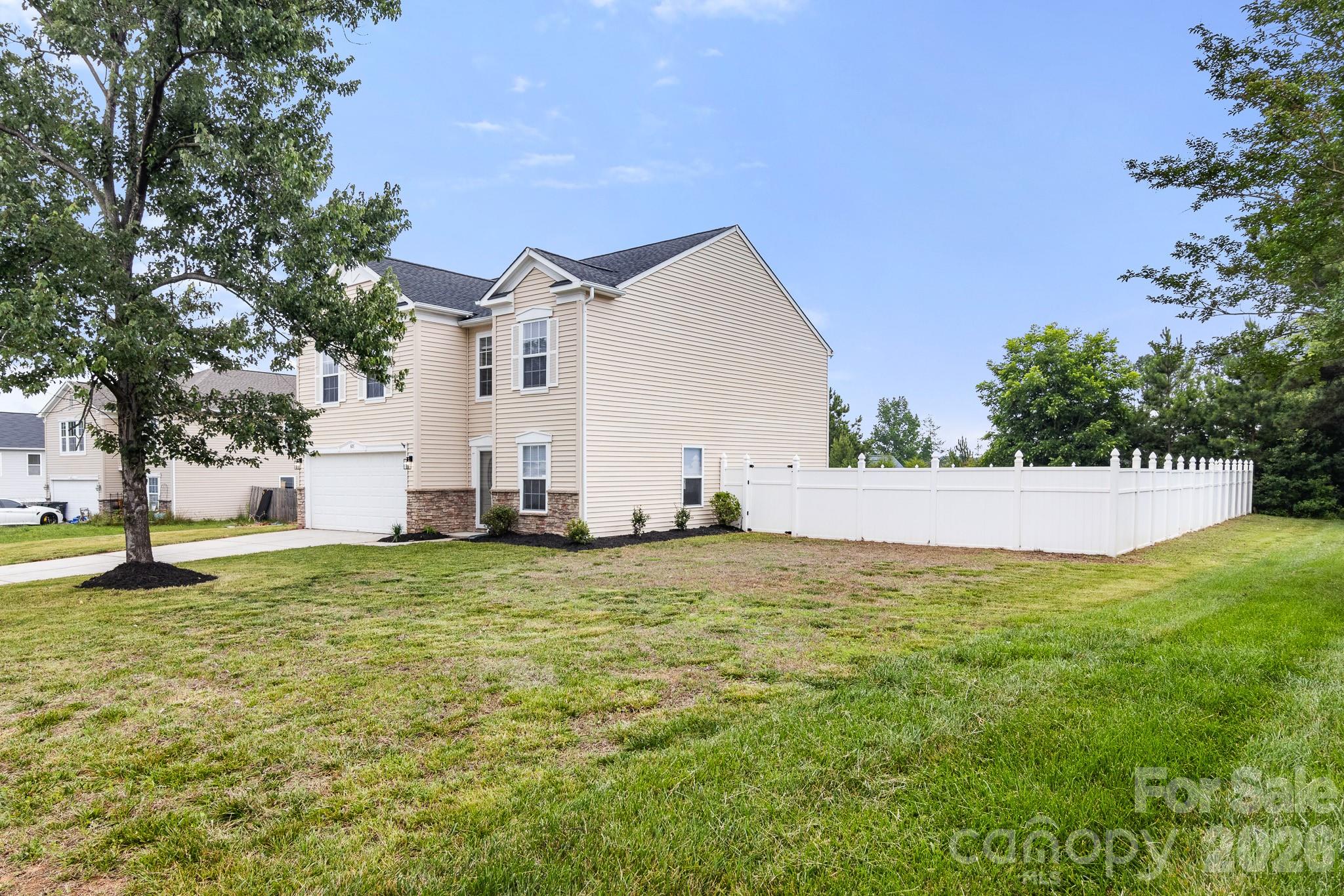 426 Brookhollow Drive Property Photo 4