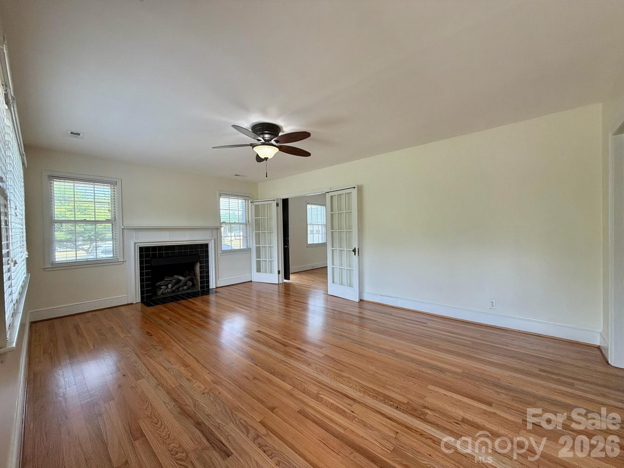 917 W Pine Street Property Photo 4