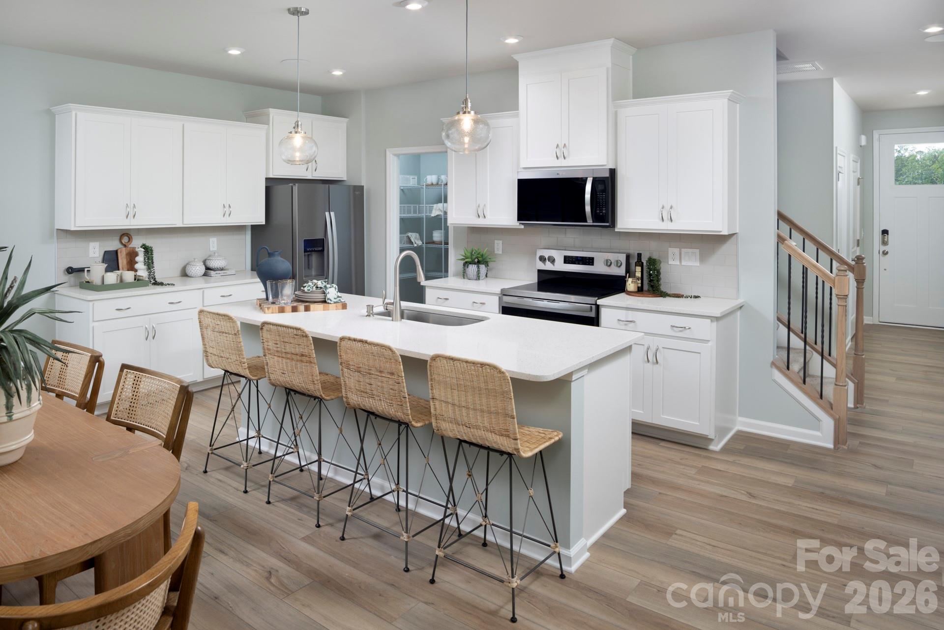 1312 Vibrant Road Property Photo 4