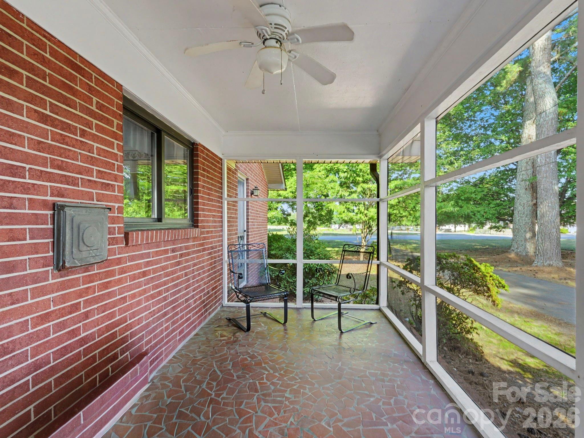 1006 S Main Street Property Photo 4