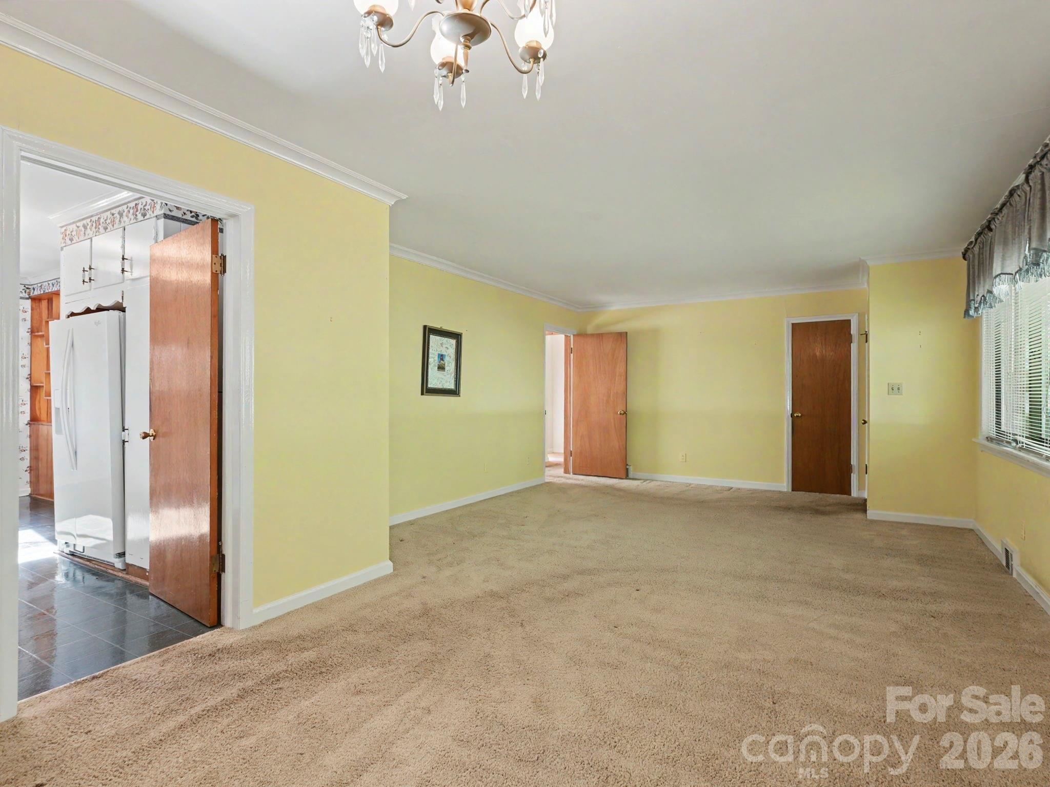 1006 S Main Street Property Photo 5