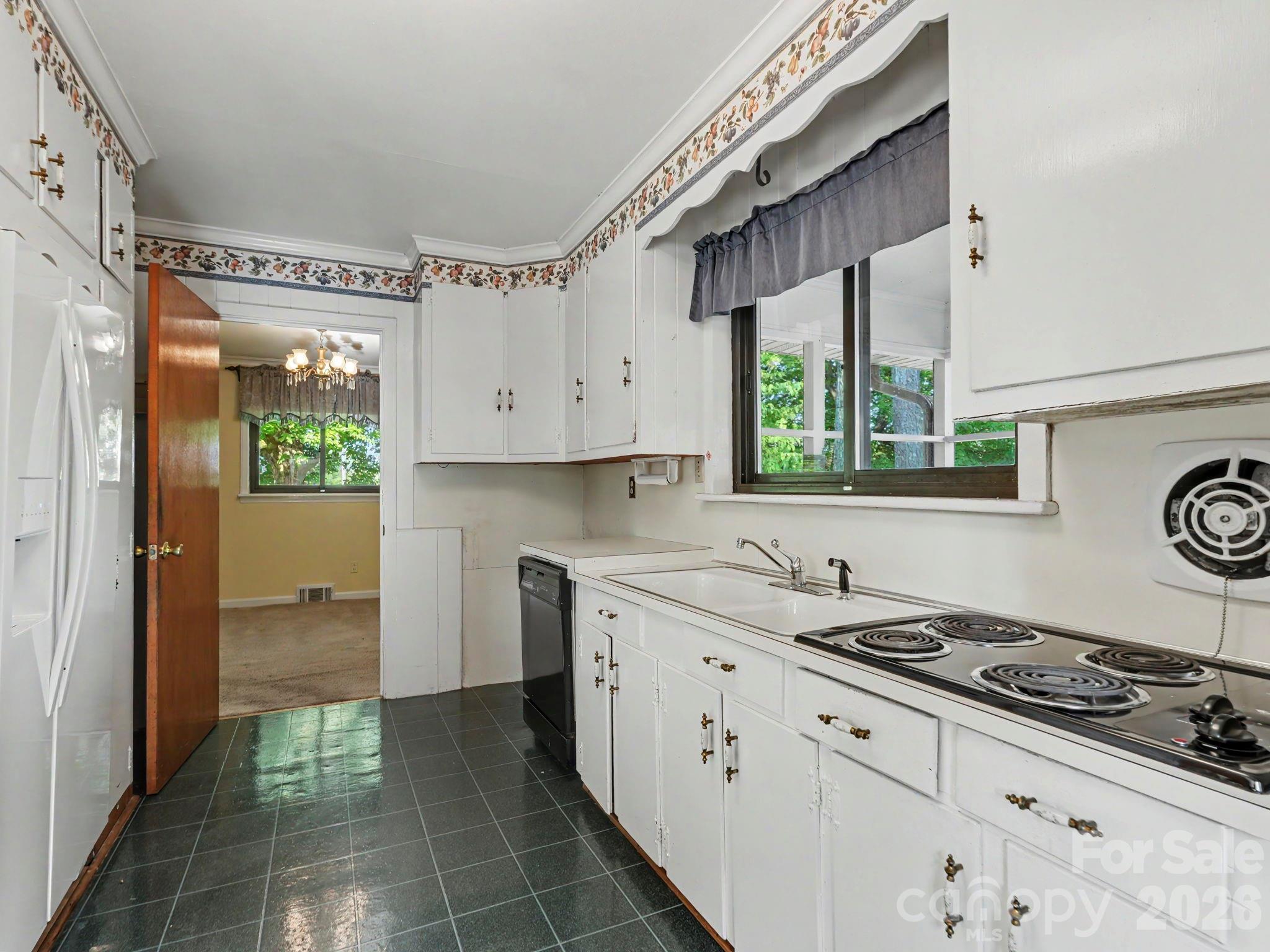 1006 S Main Street Property Photo 7
