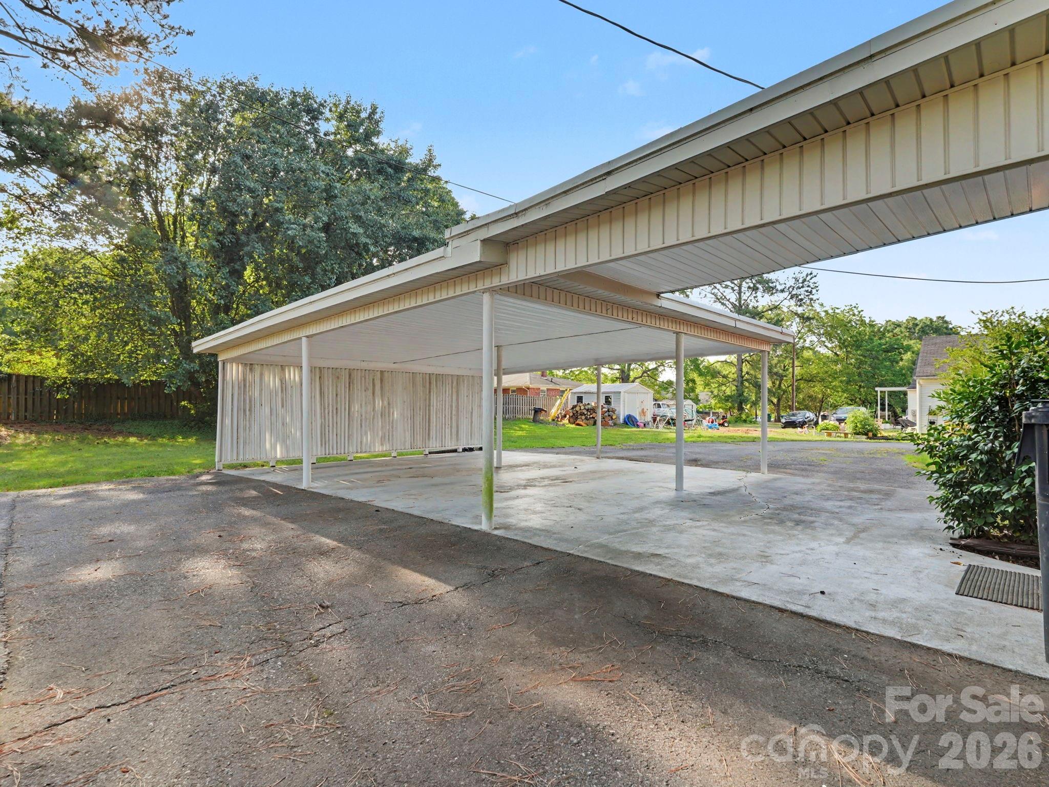 1006 S Main Street Property Photo 9