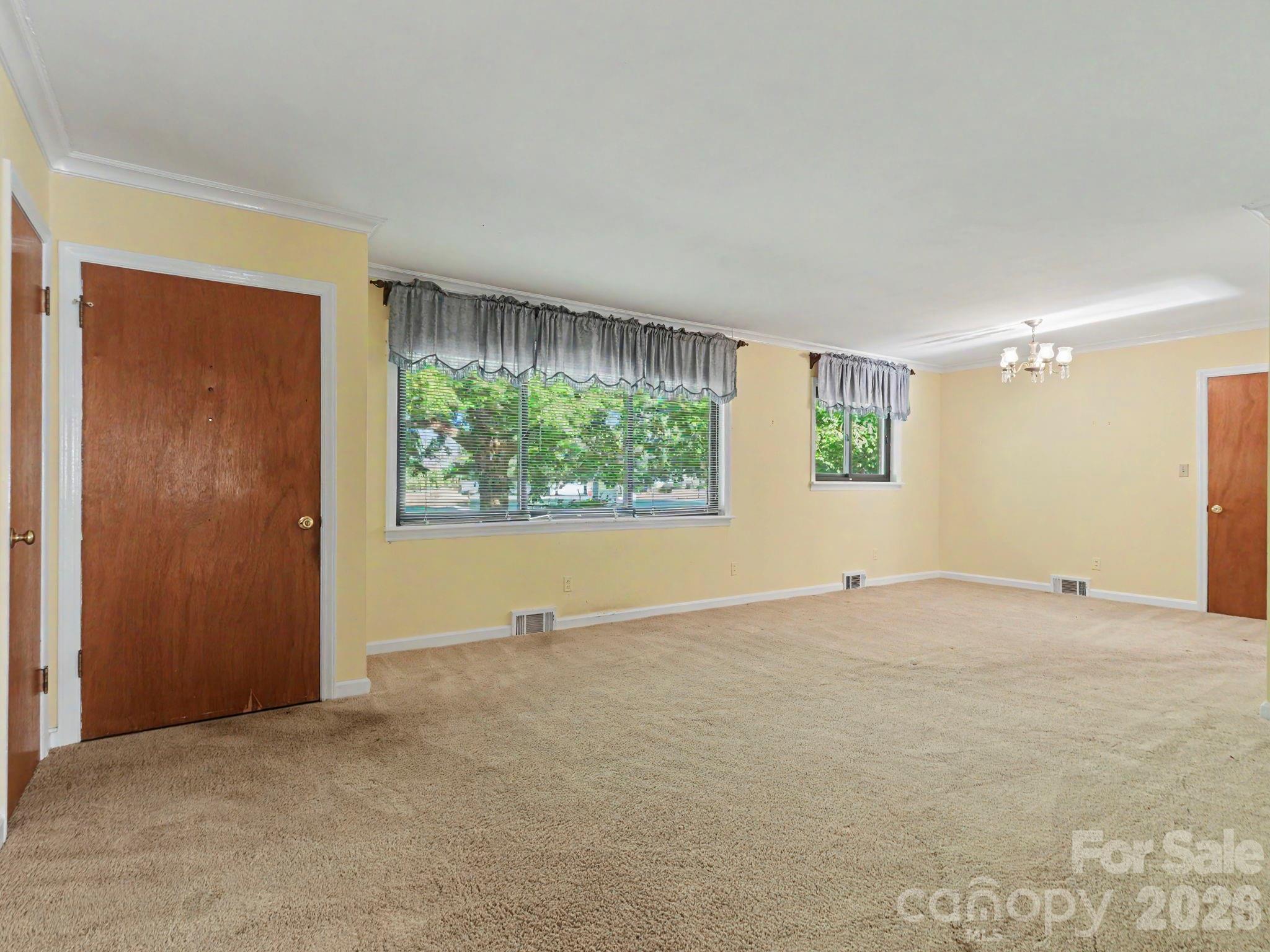 1006 S Main Street Property Photo 14