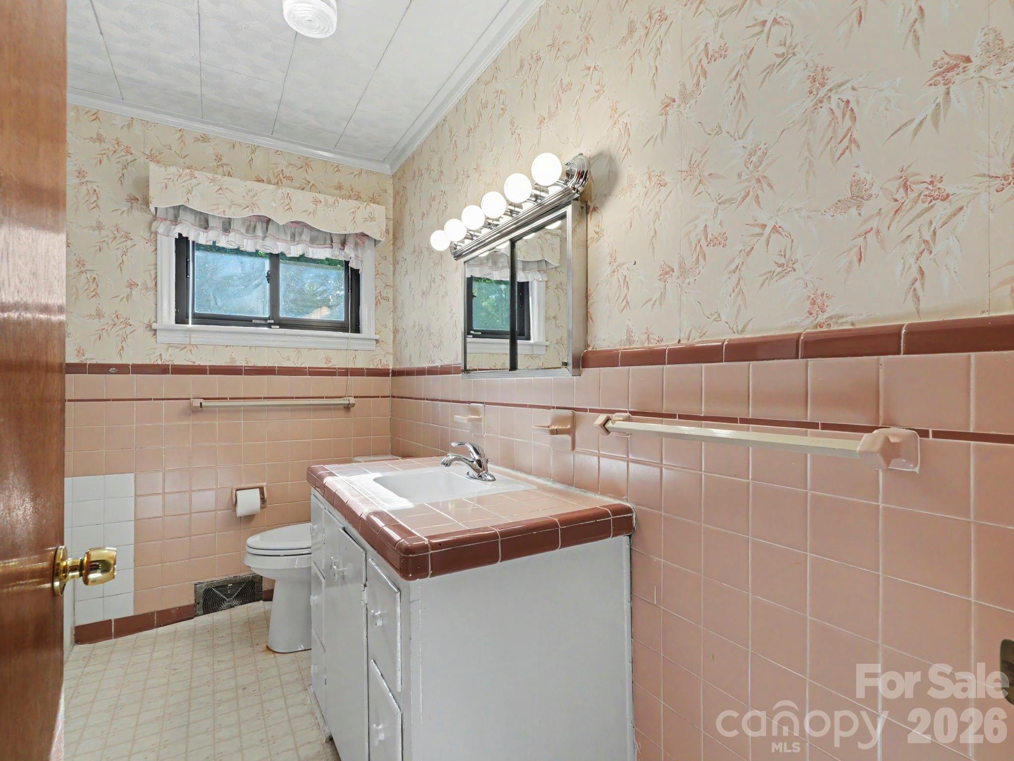 1006 S Main Street Property Photo 24