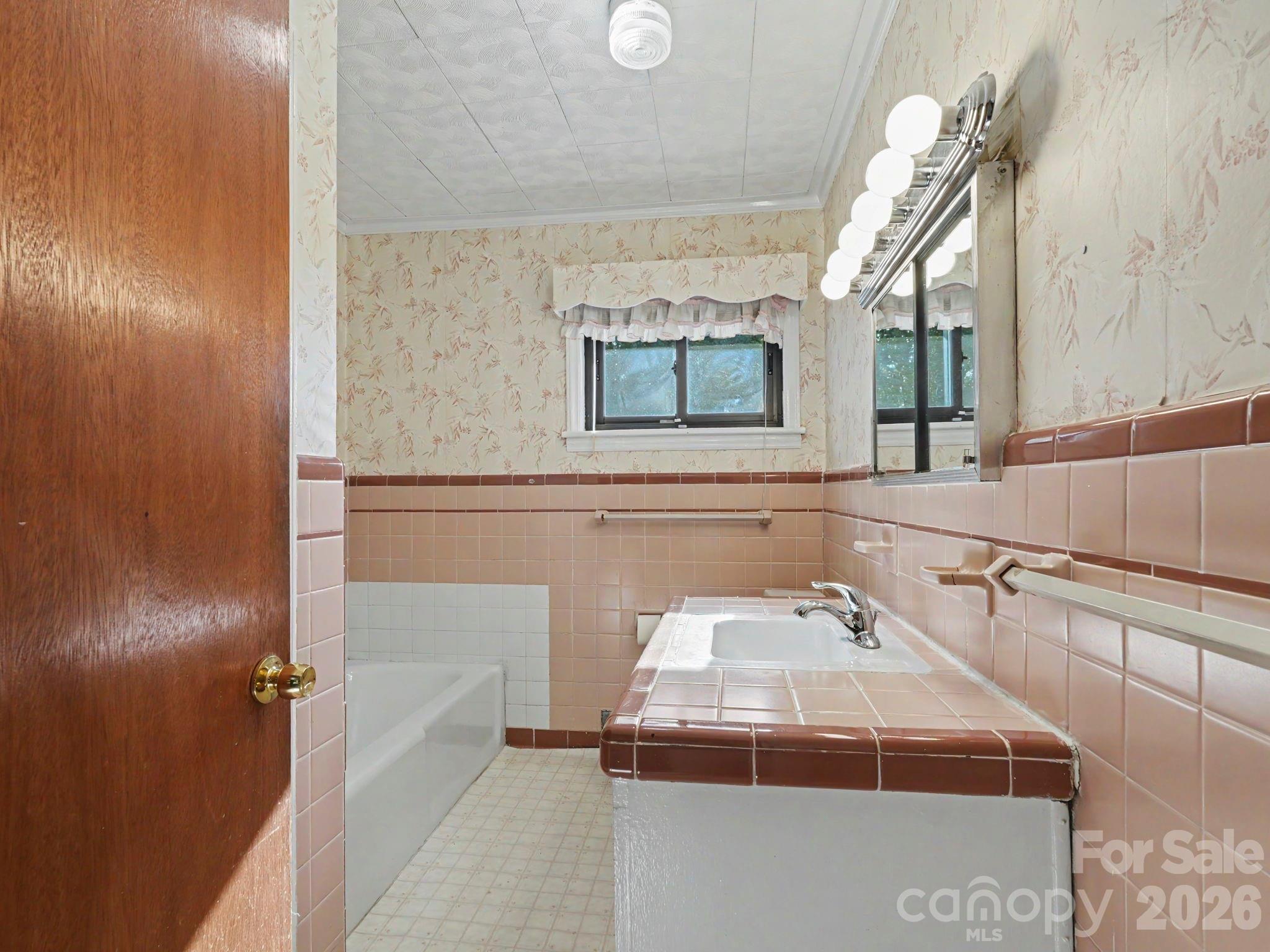 1006 S Main Street Property Photo 25