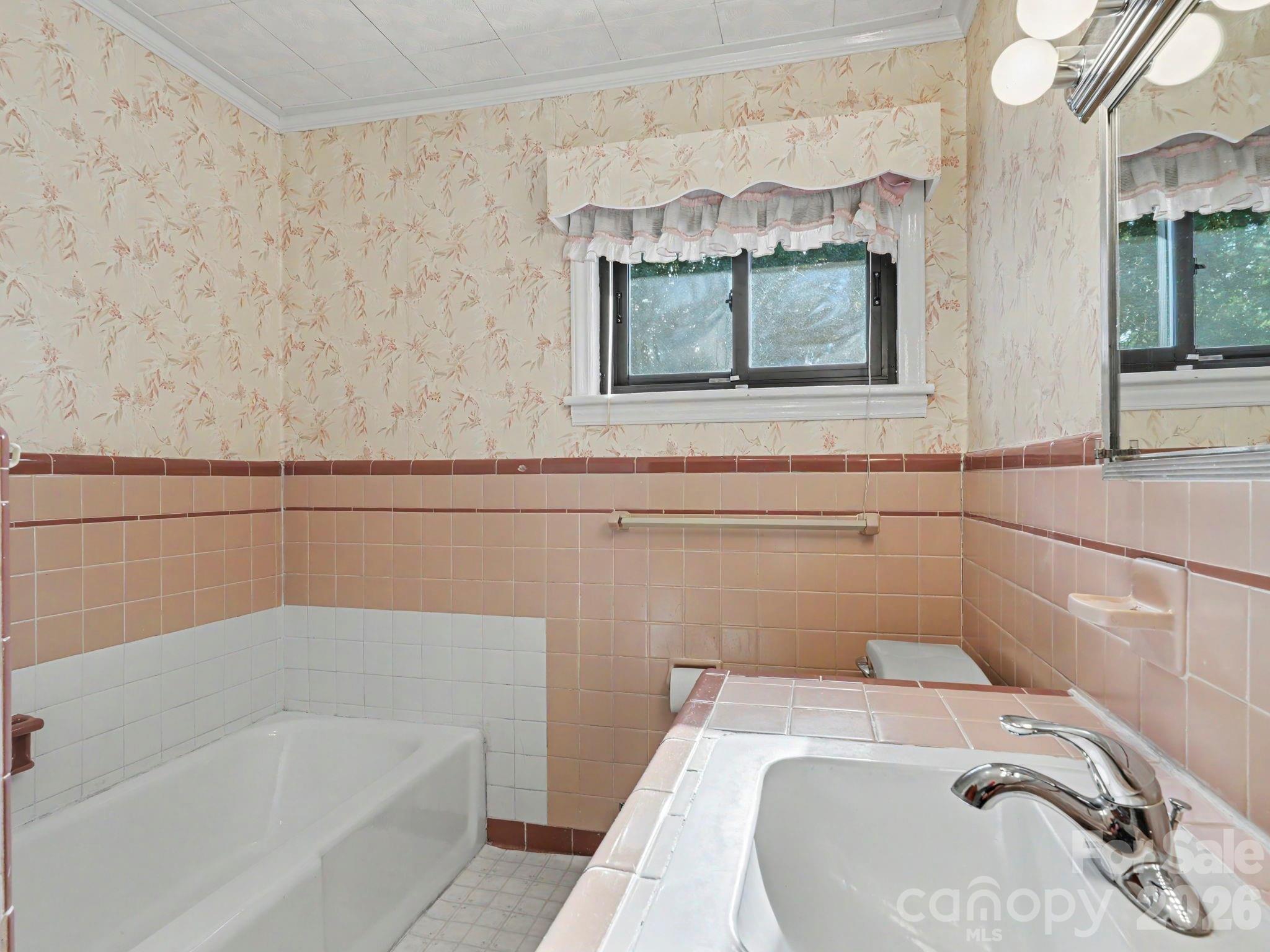 1006 S Main Street Property Photo 26