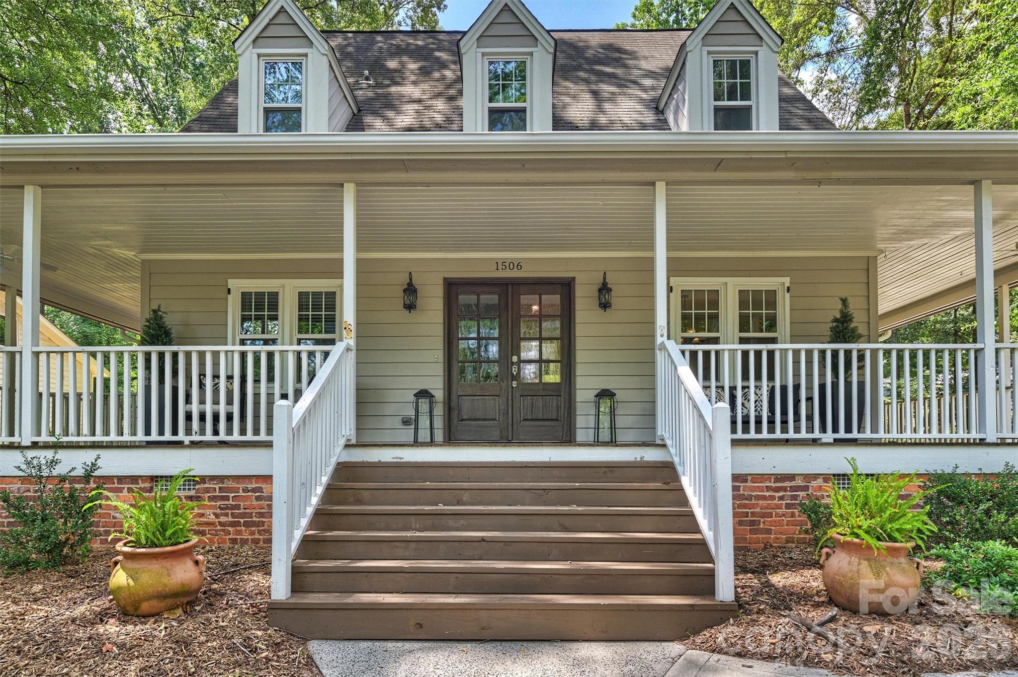 1506 Wandering Way Drive Property Photo 3