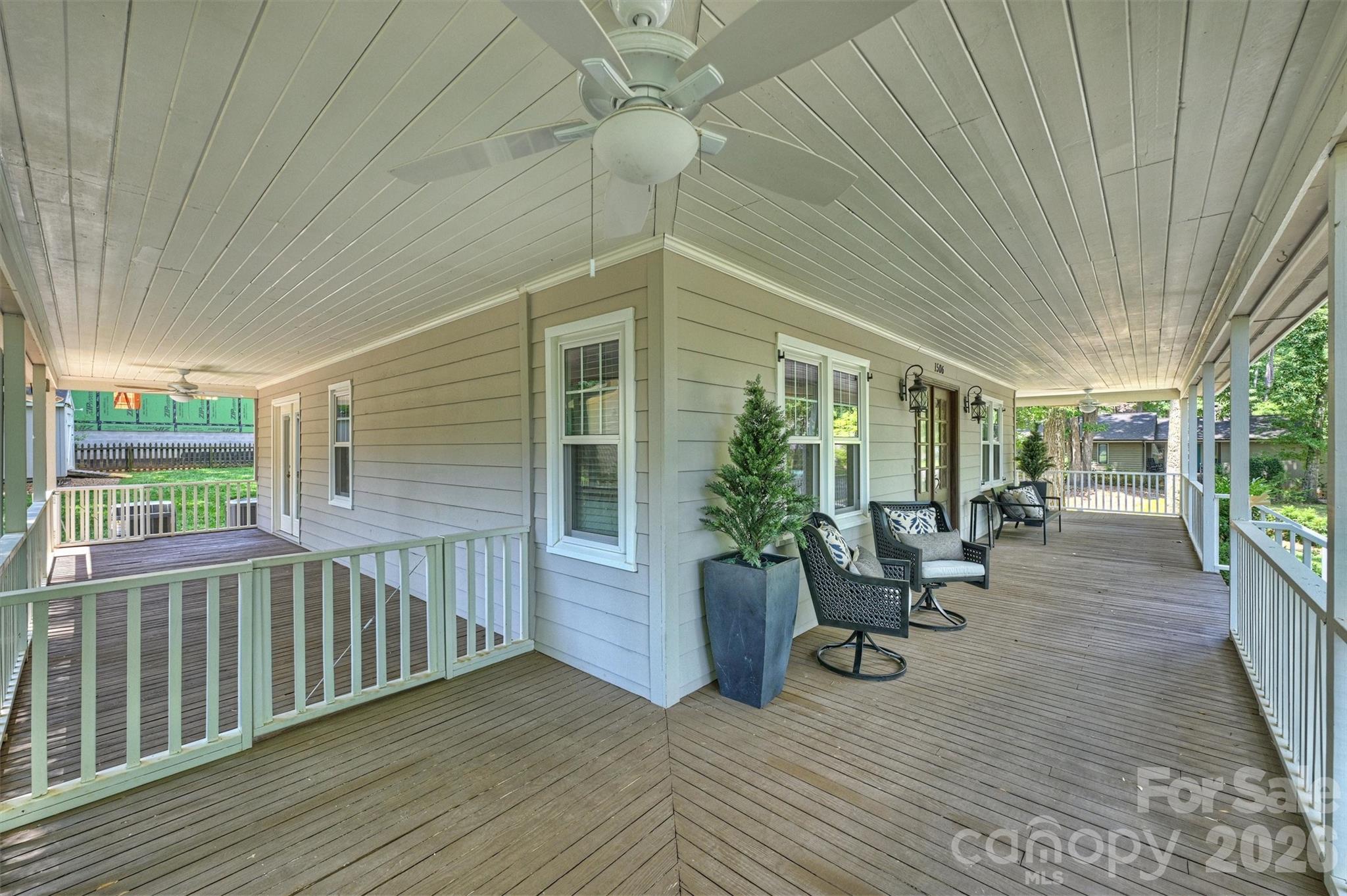1506 Wandering Way Drive Property Photo 4