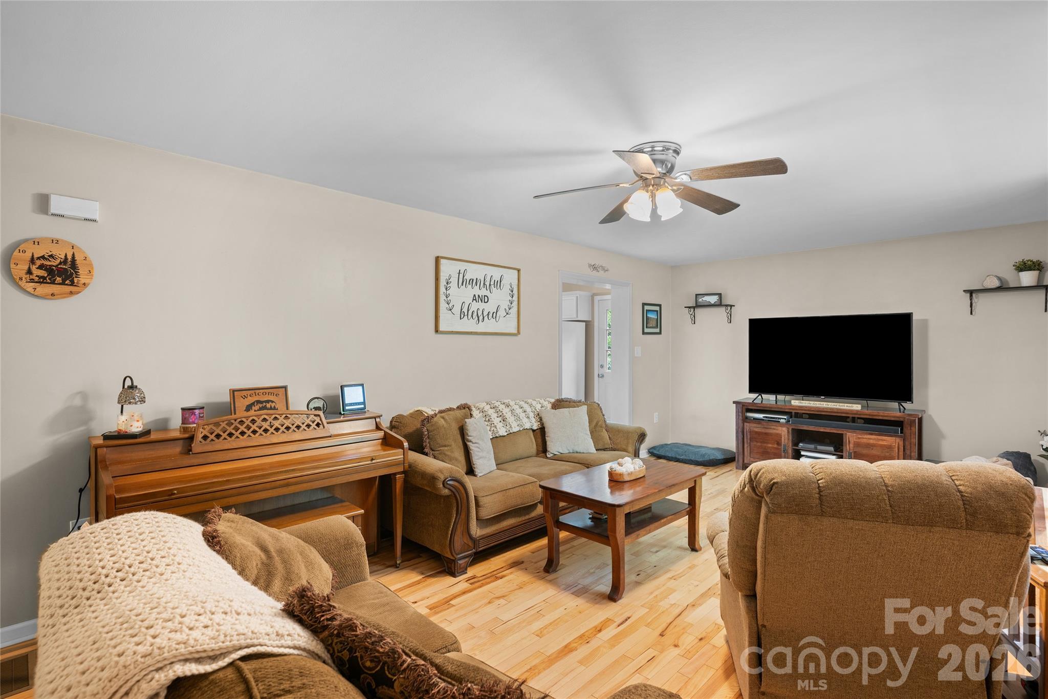 125 Round Mountain Road Property Photo 3