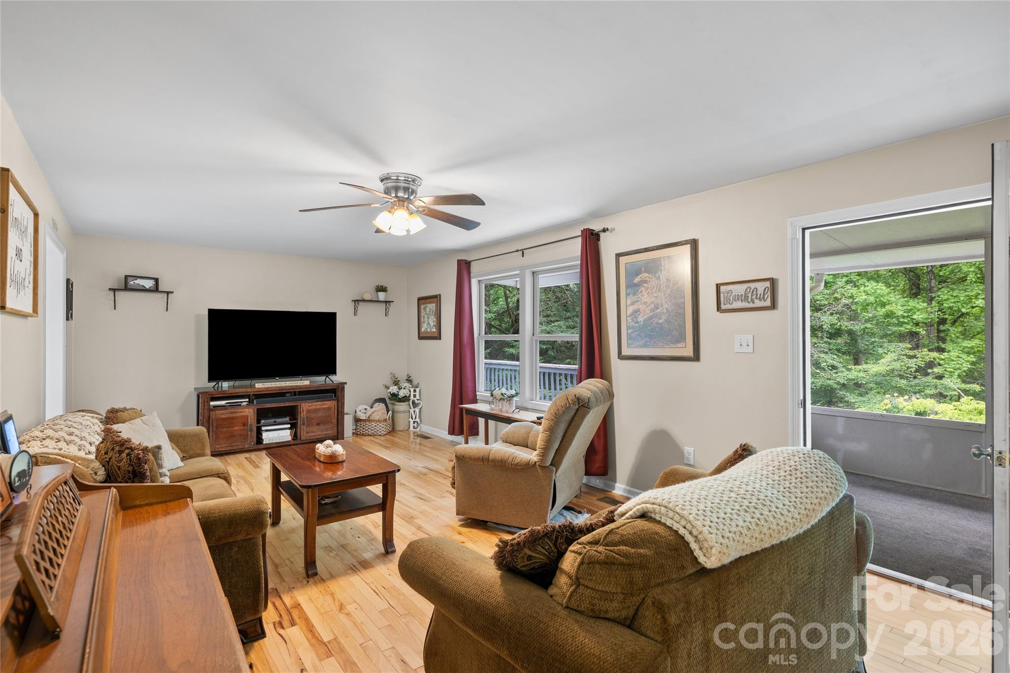 125 Round Mountain Road Property Photo 4