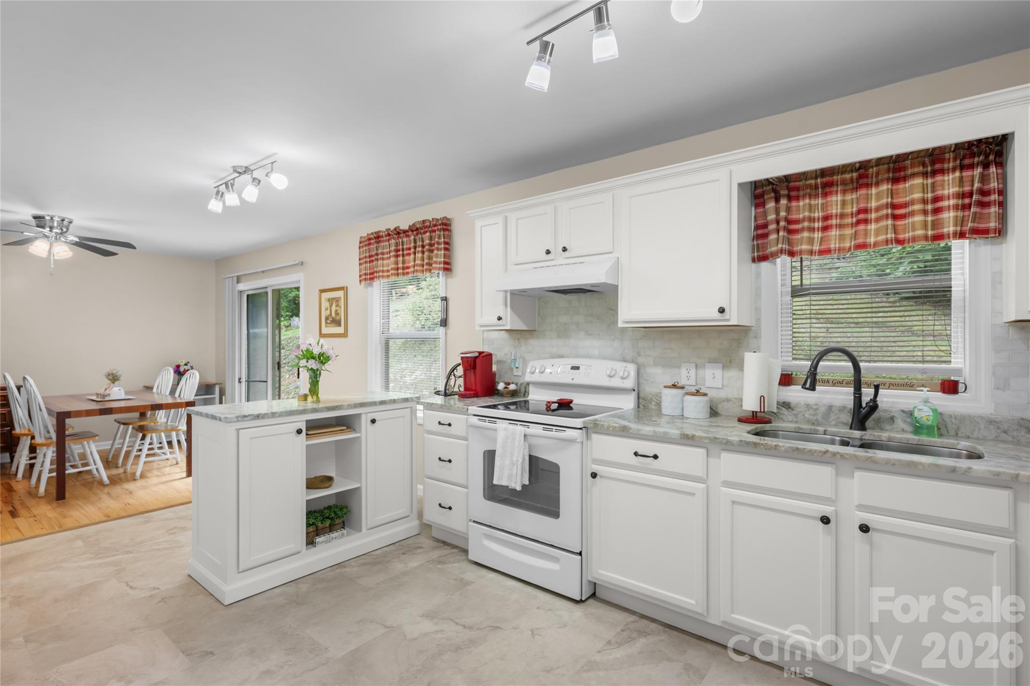 125 Round Mountain Road Property Photo 8
