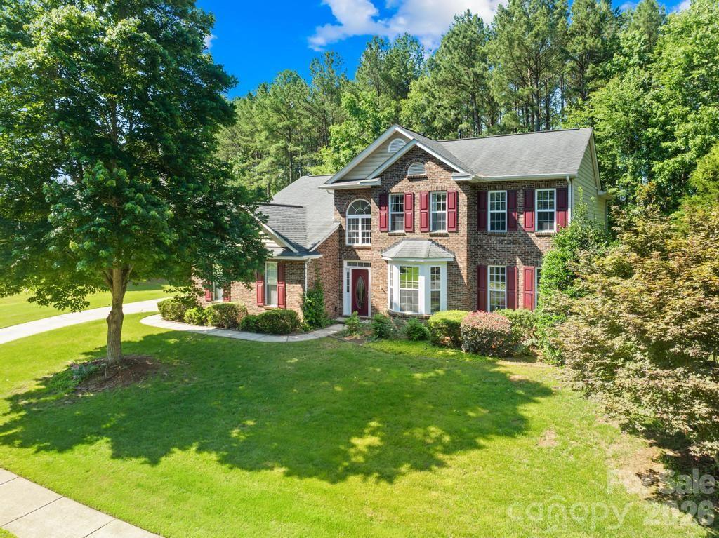 610 Springwood Drive Property Photo 2
